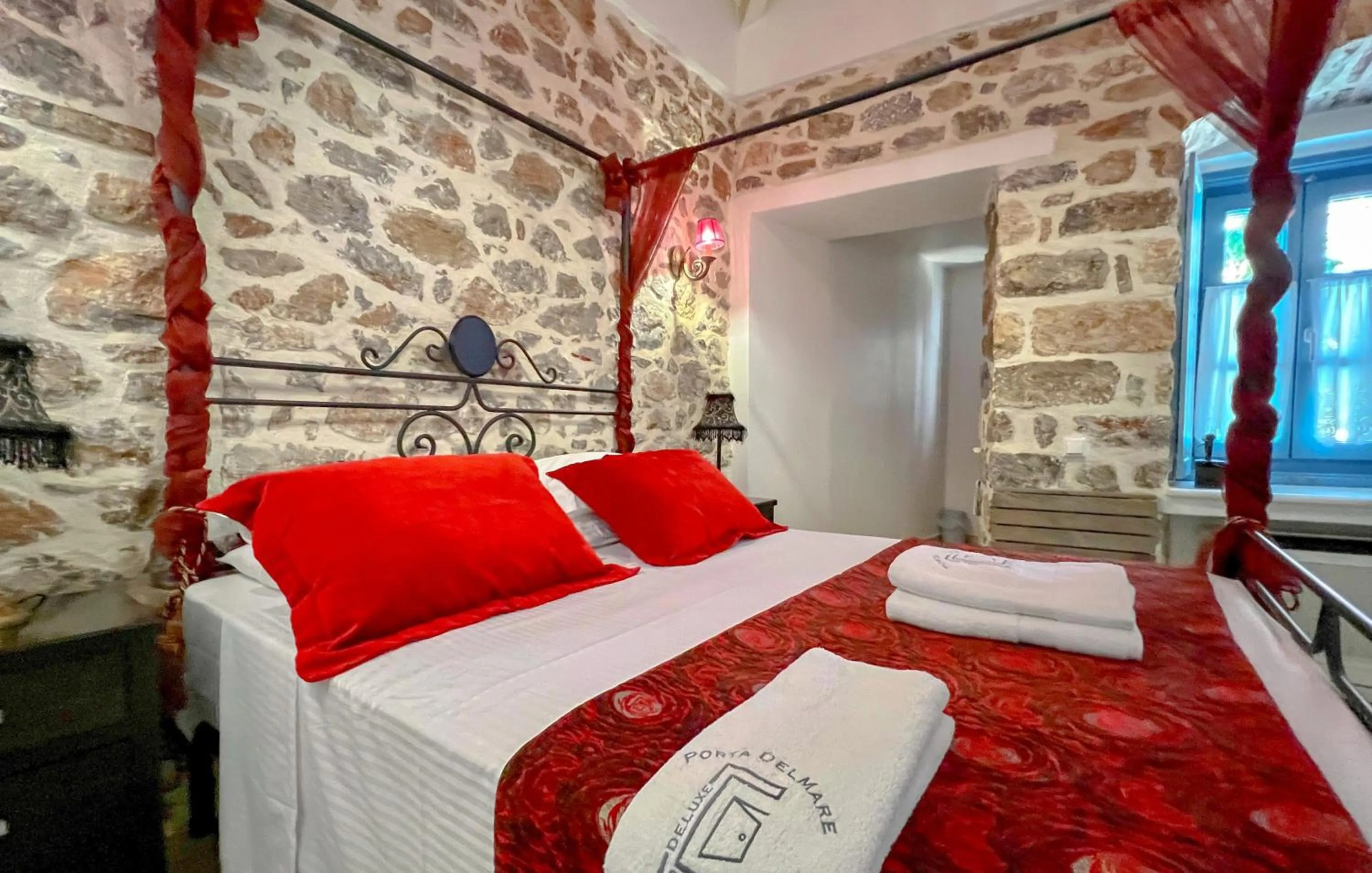 Bed in PortaDelMare deluxe suites