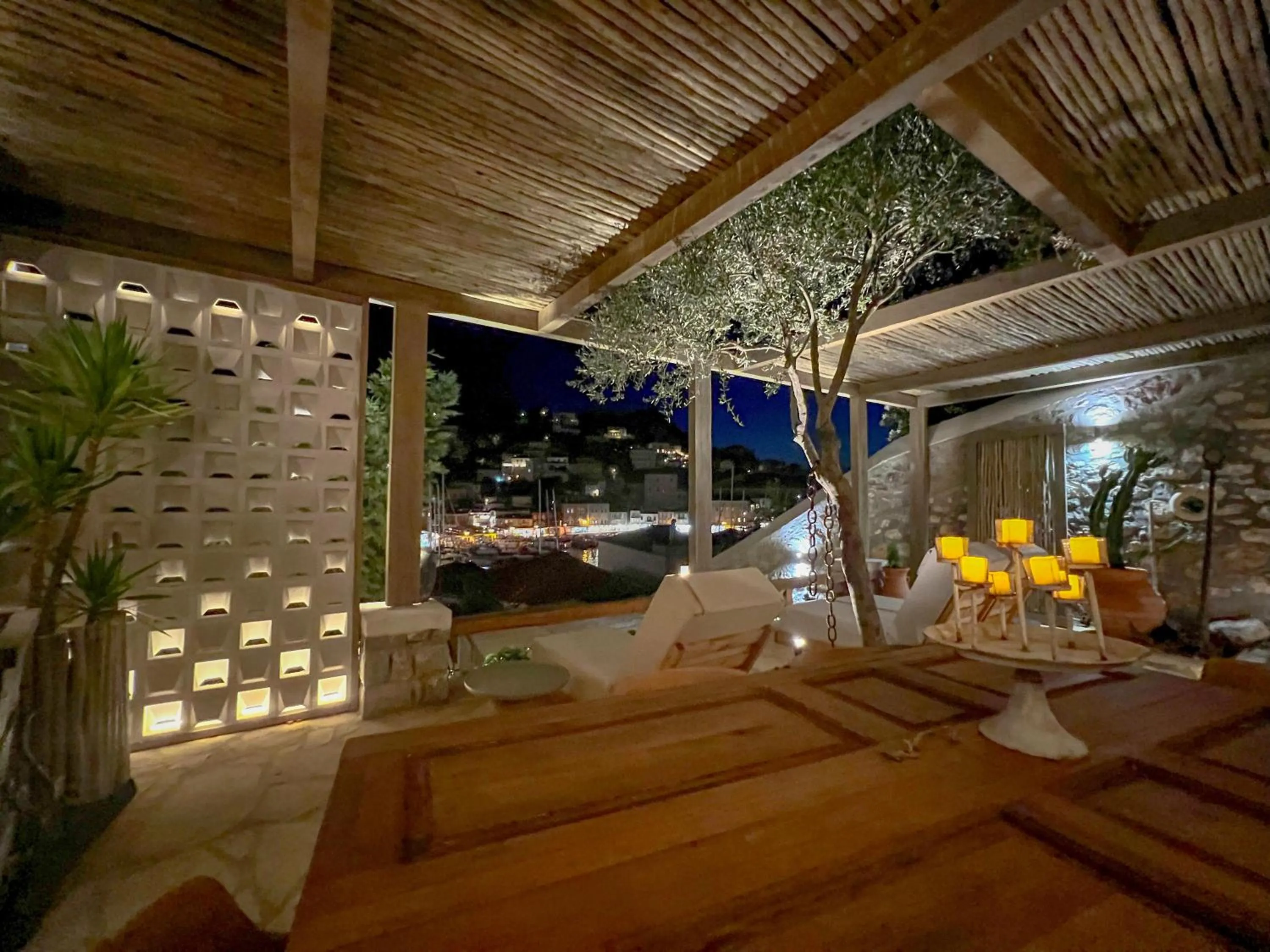 Patio in PortaDelMare deluxe suites