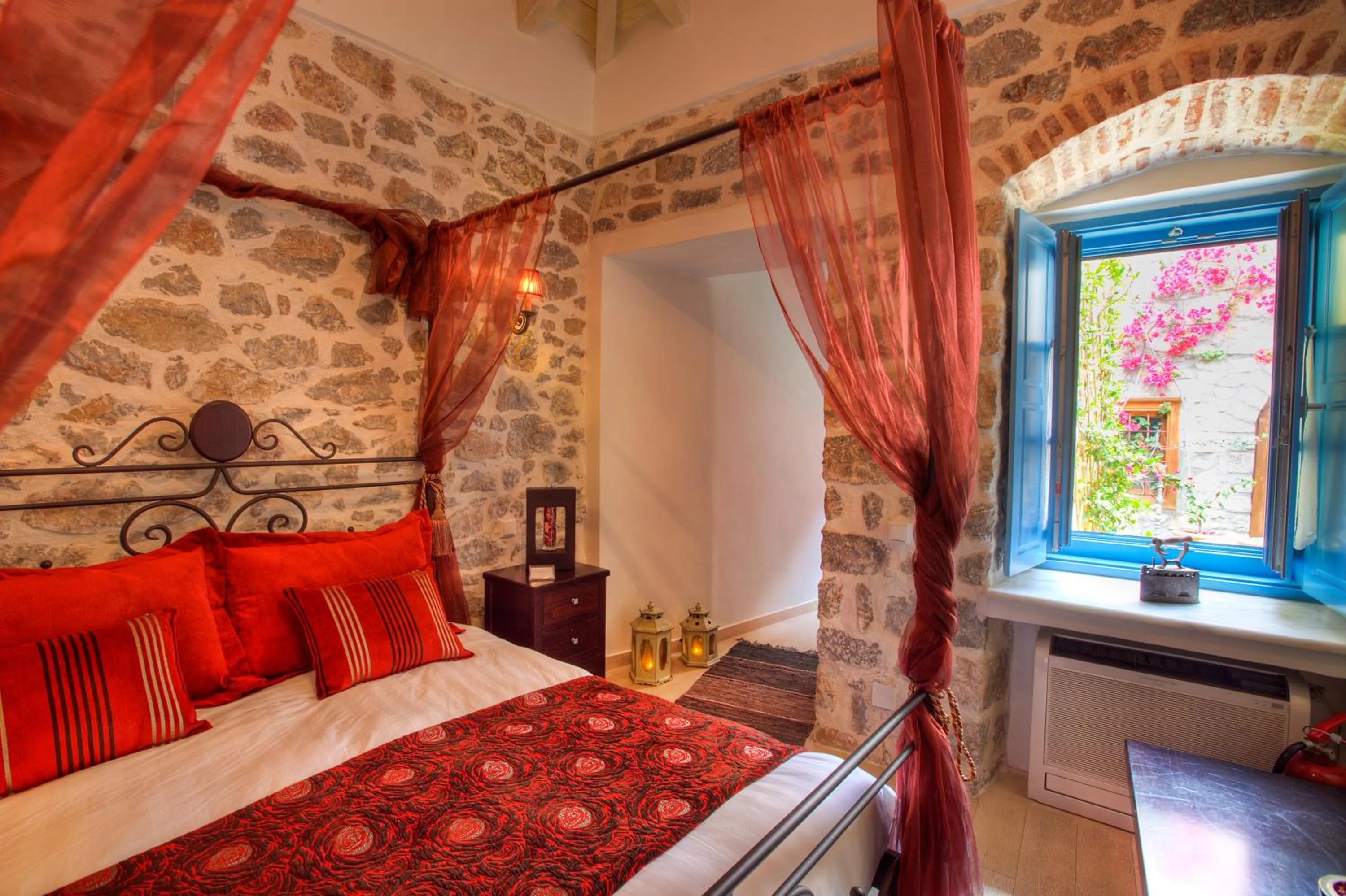 Bedroom, Bed in PortaDelMare deluxe suites