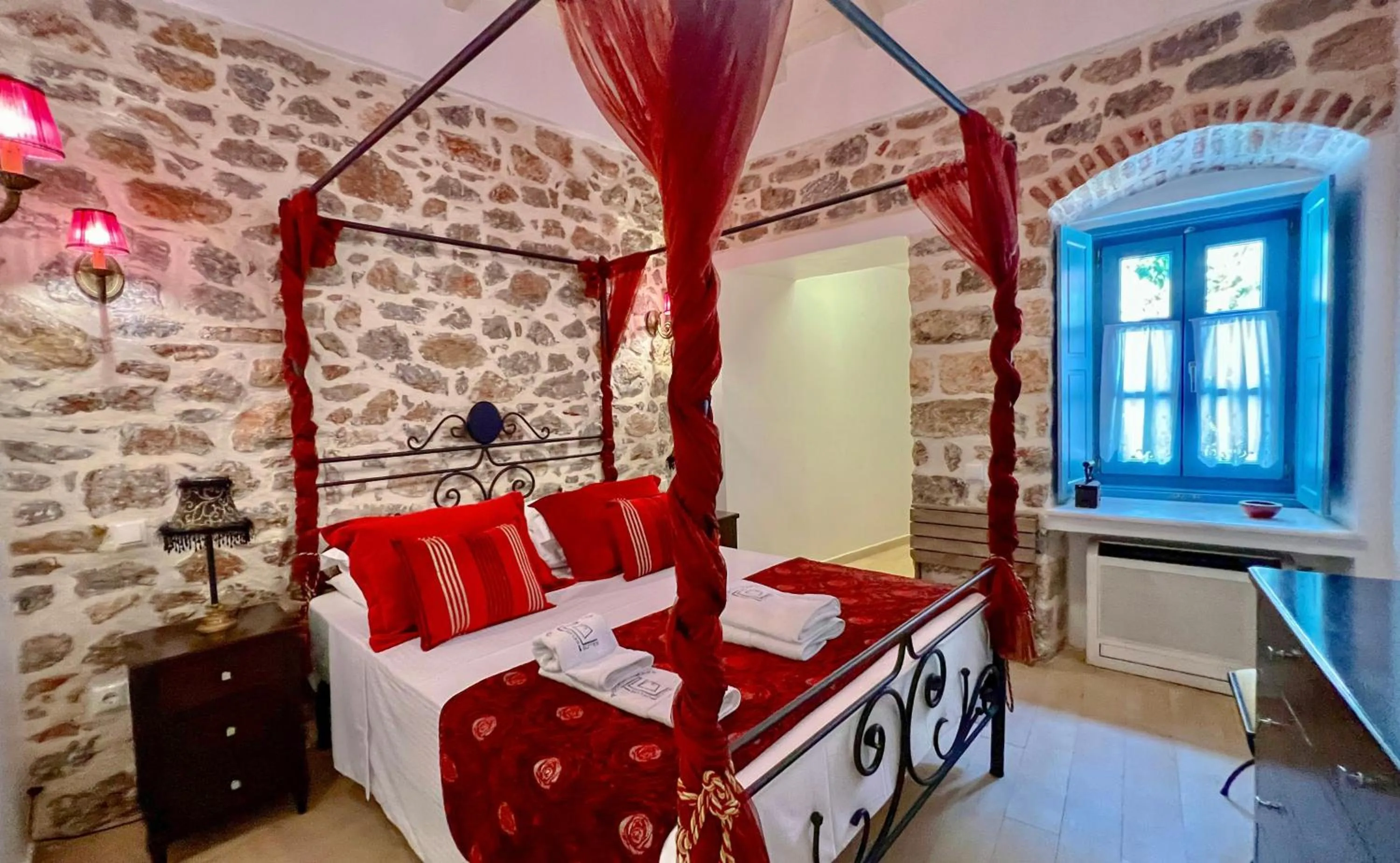 Bed in PortaDelMare deluxe suites