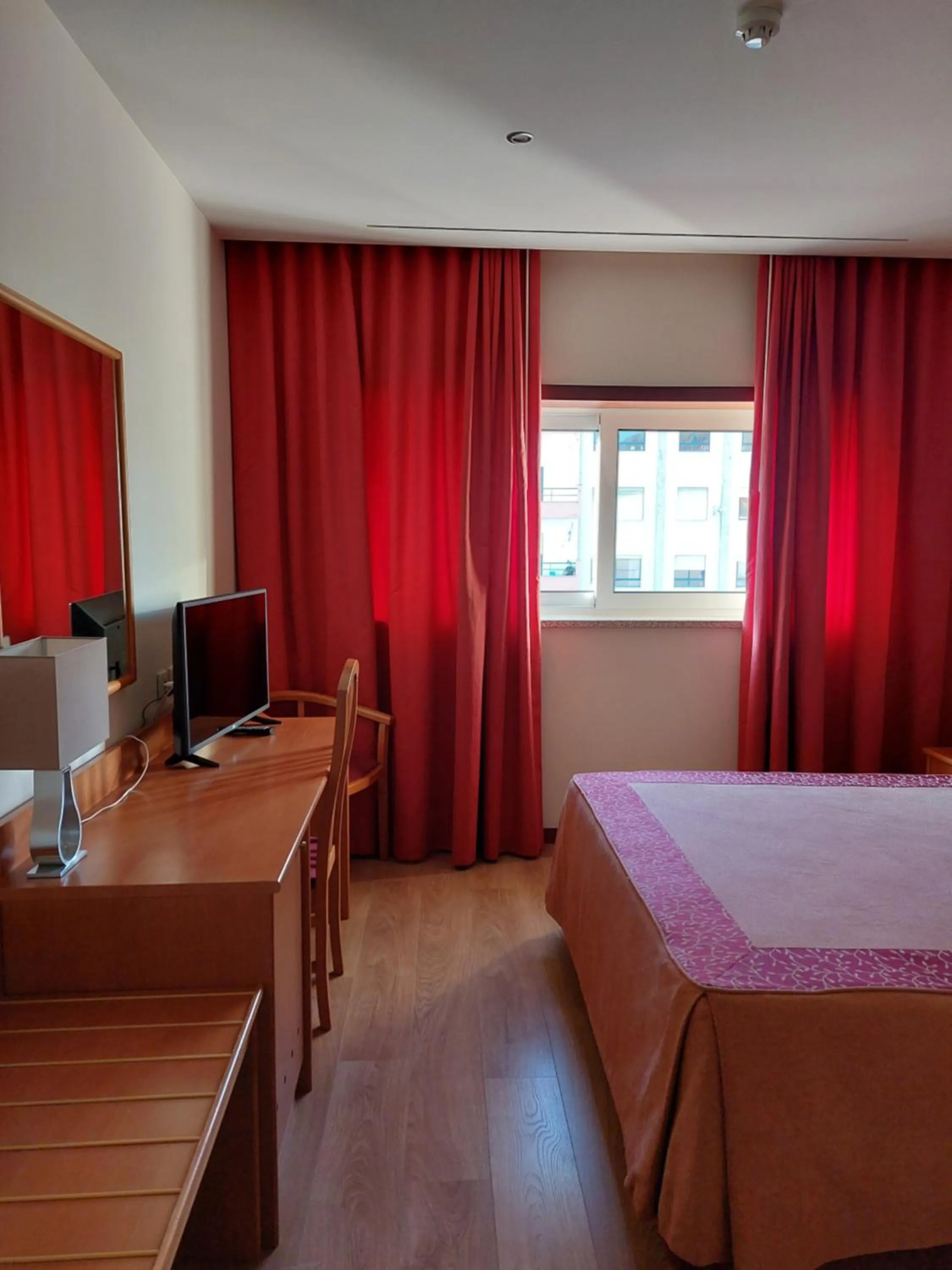 Photo of the whole room, Bed in Hotel Aguiar da Pena