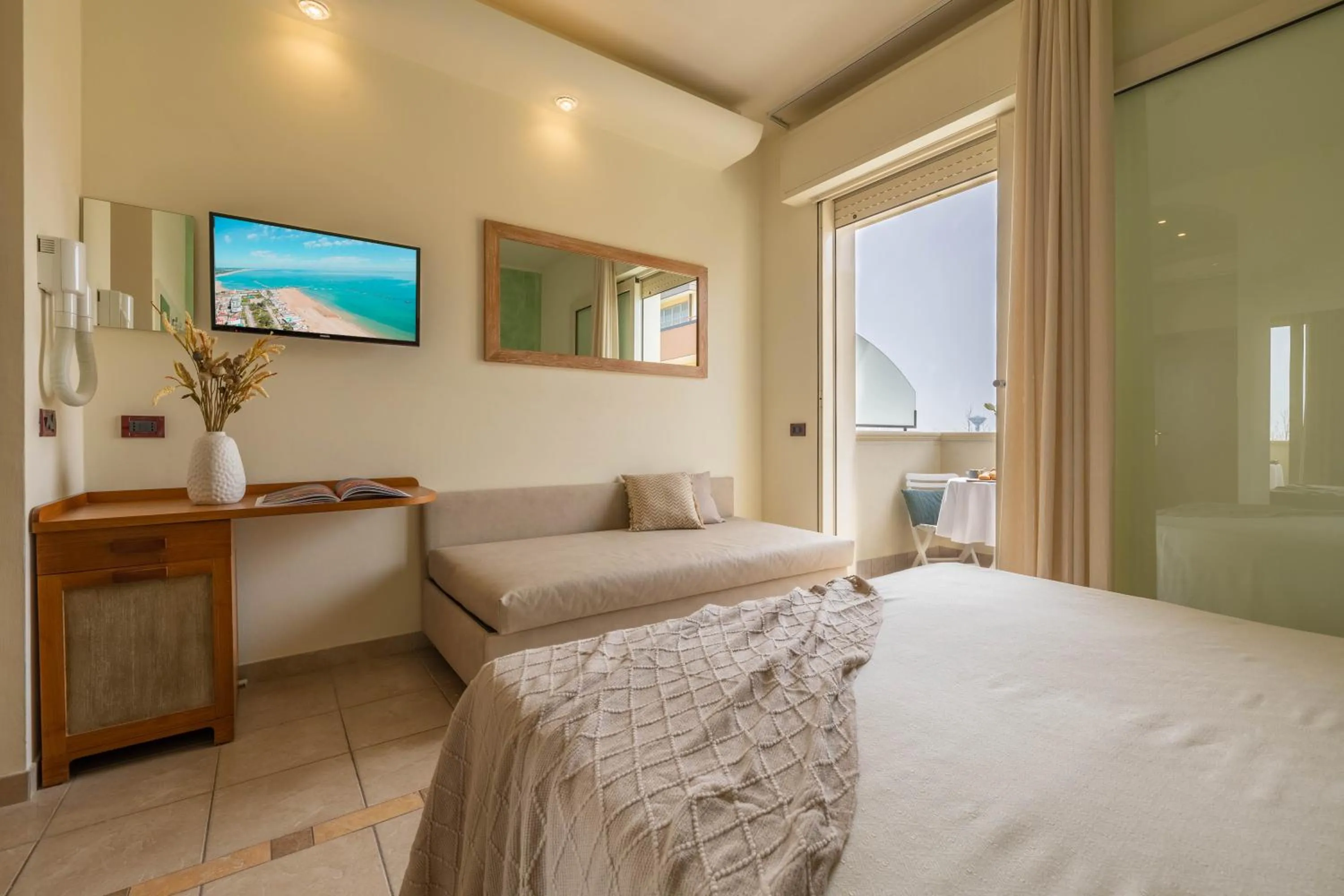 Photo of the whole room in Hotel Smeraldo