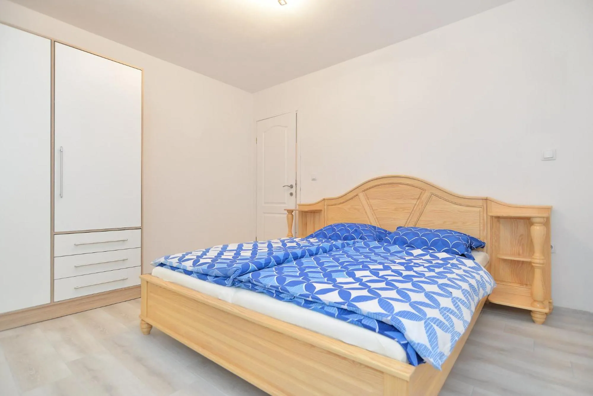Bed in Apartments Zivan 1739