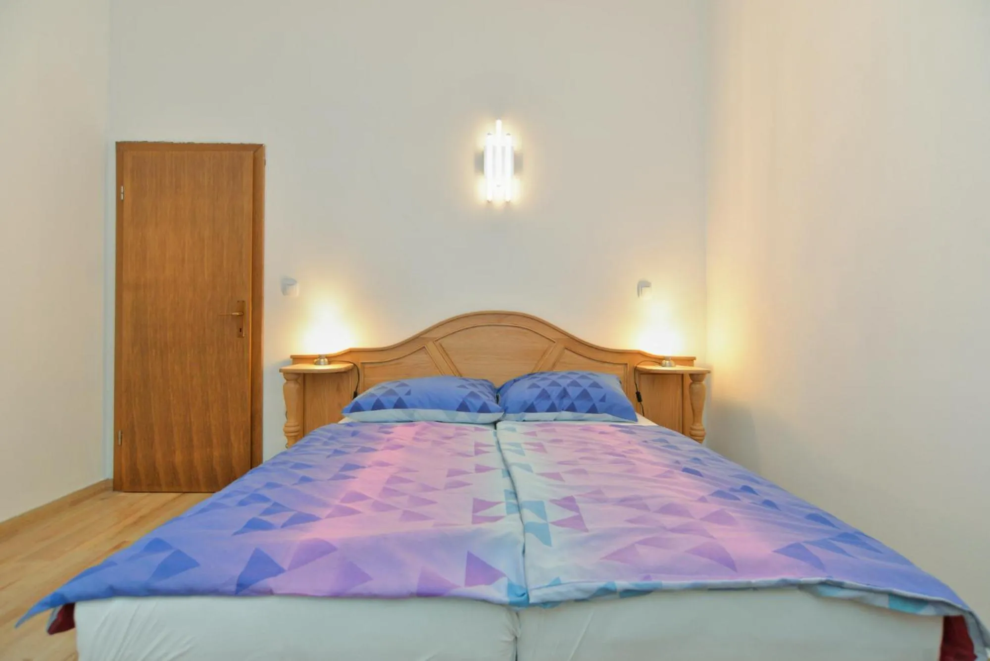 Bed in Apartments Zivan 1739