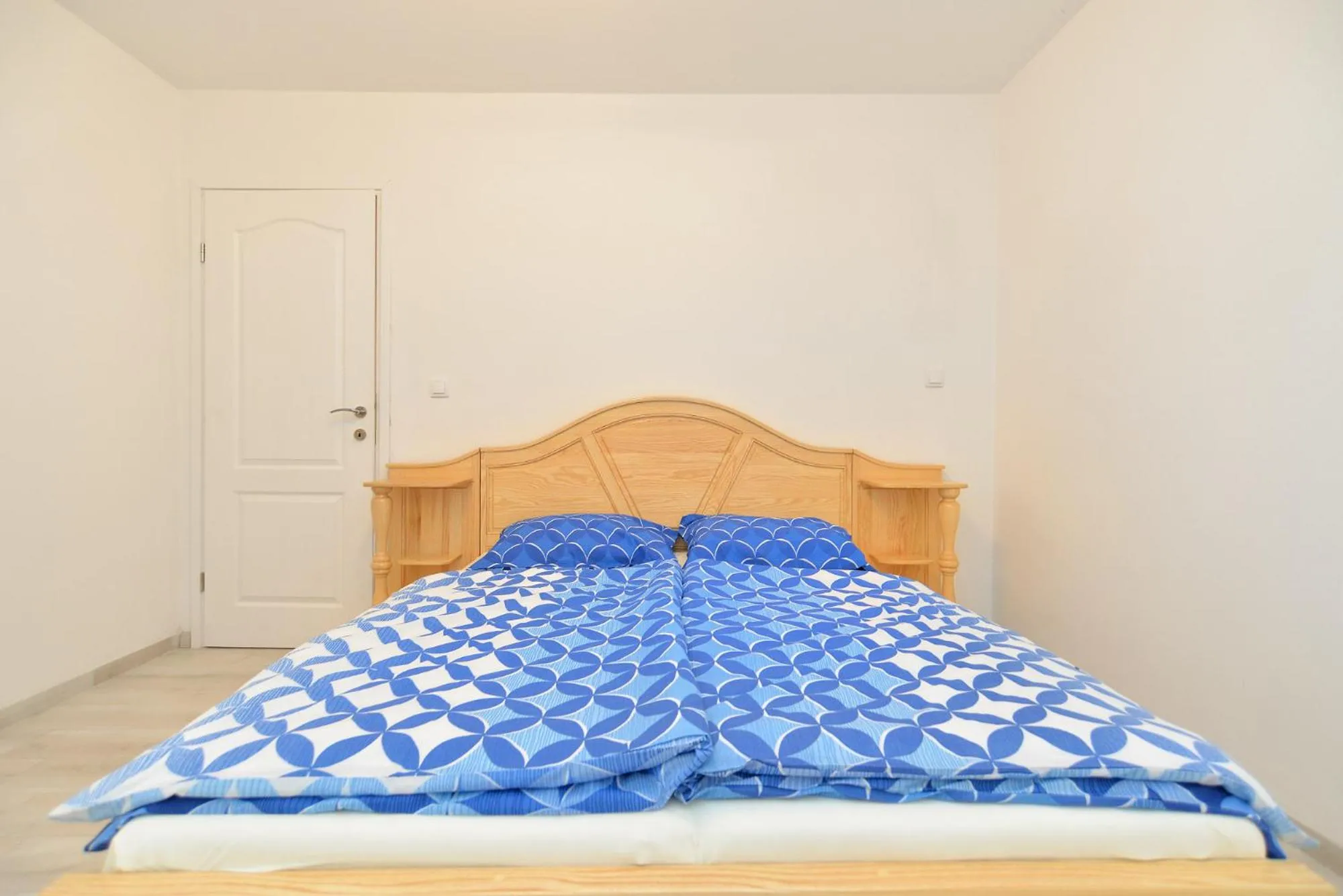 Bed in Apartments Zivan 1739