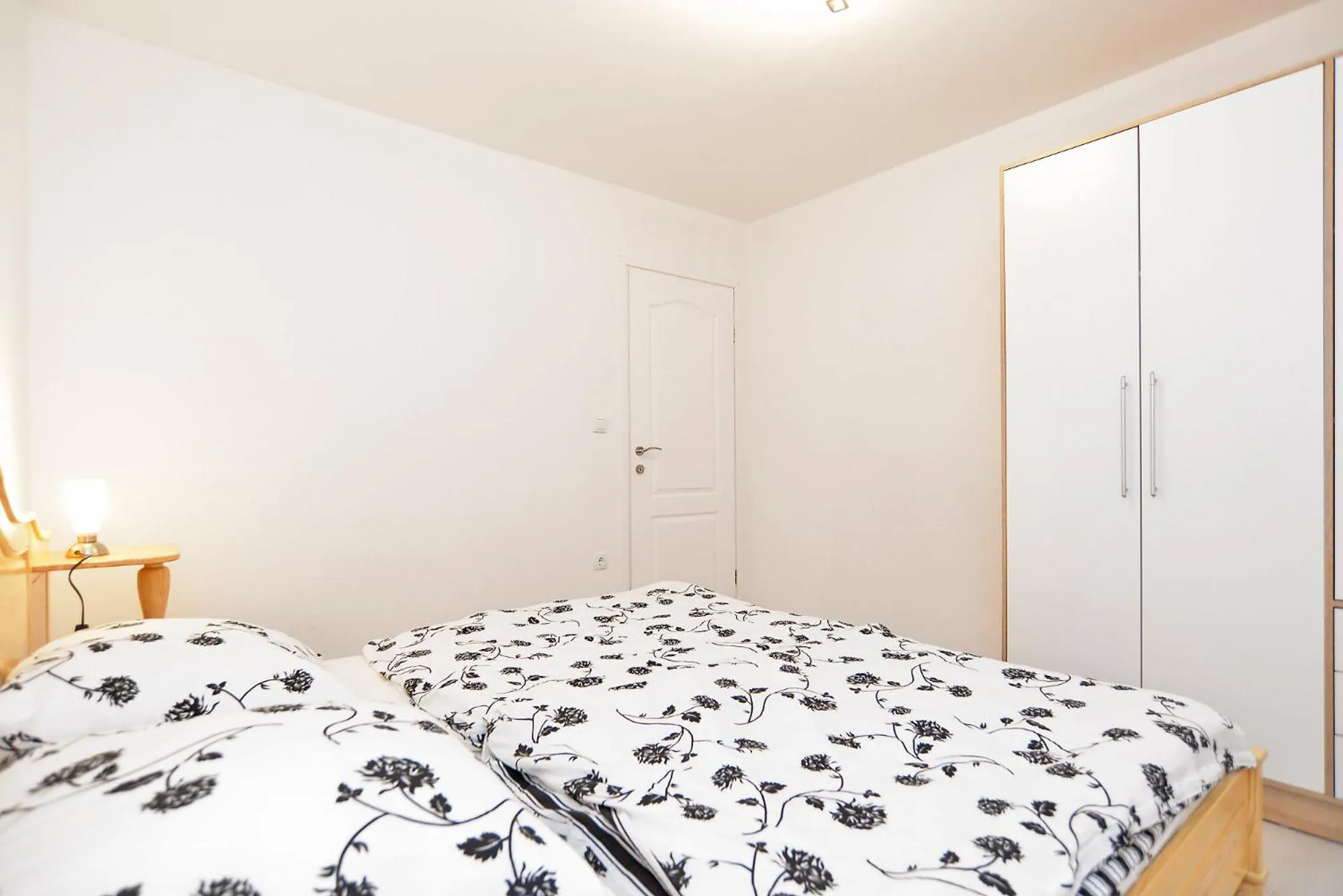 Bed in Apartments Zivan 1739