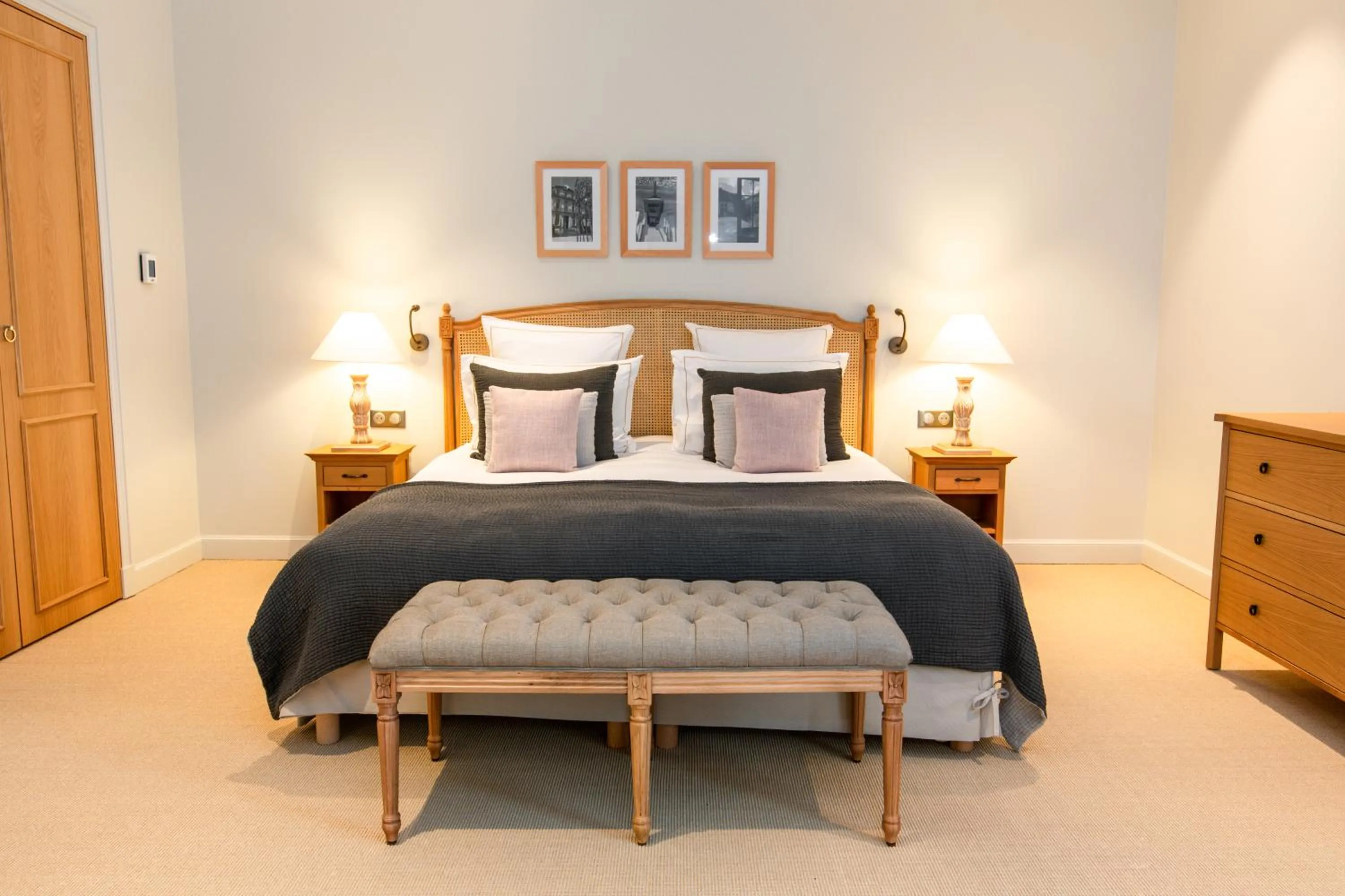 Bedroom, Bed in Hôtel Chais Monnet & Spa