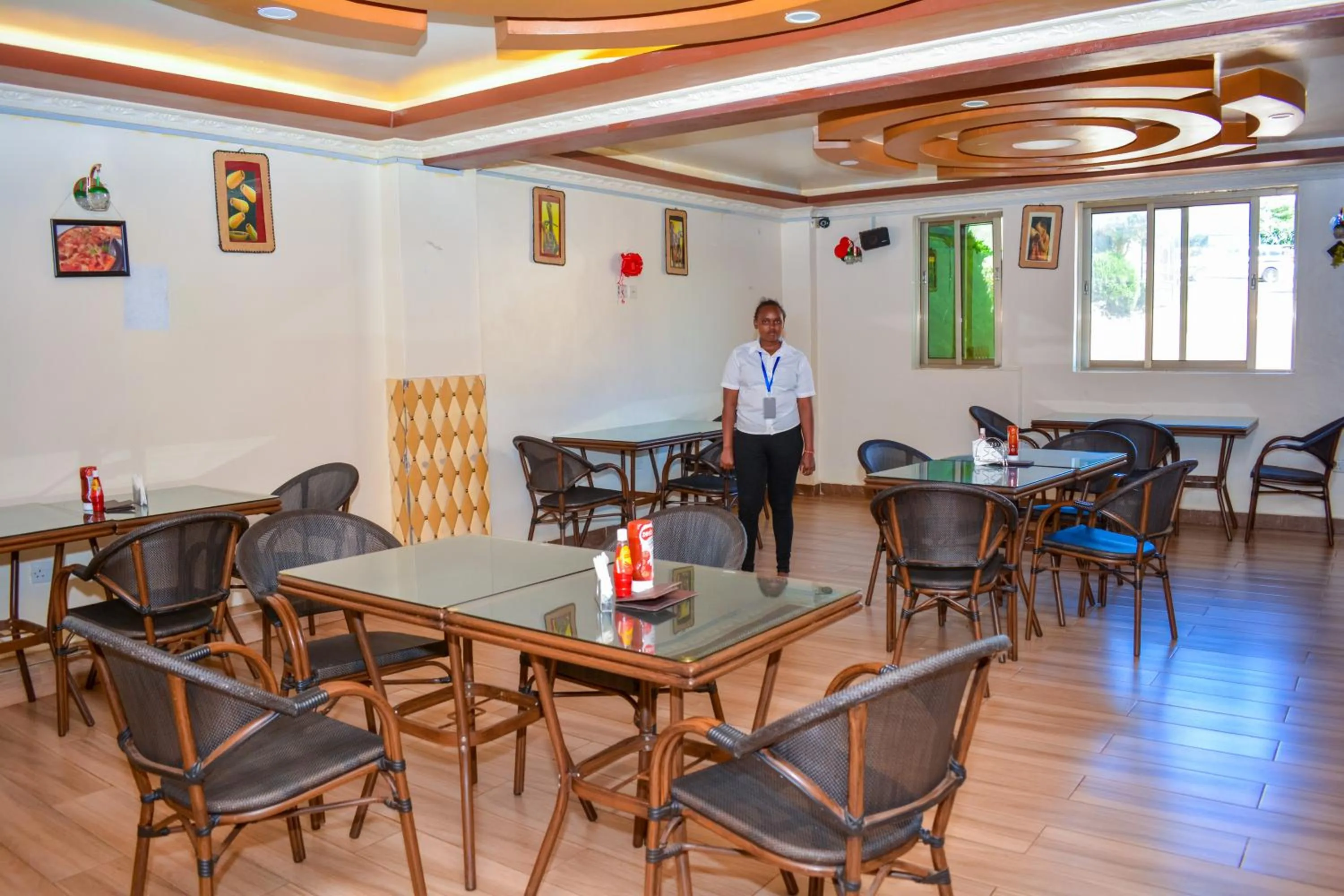 Restaurant/places to eat in Omega Gardens Hotel