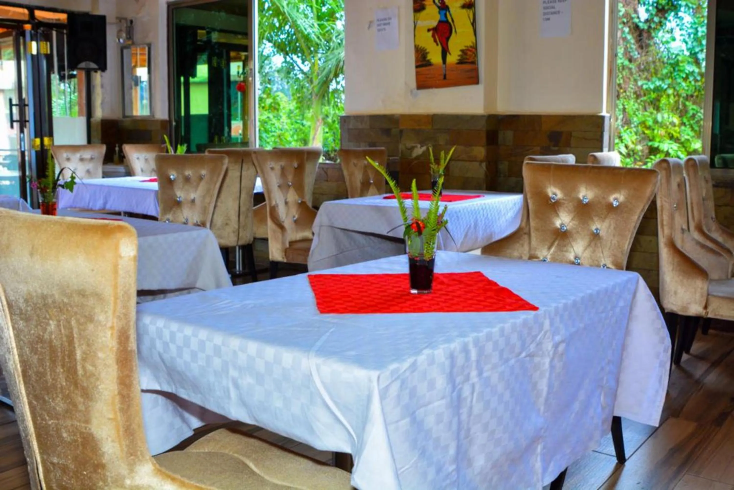 Restaurant/places to eat in Omega Gardens Hotel