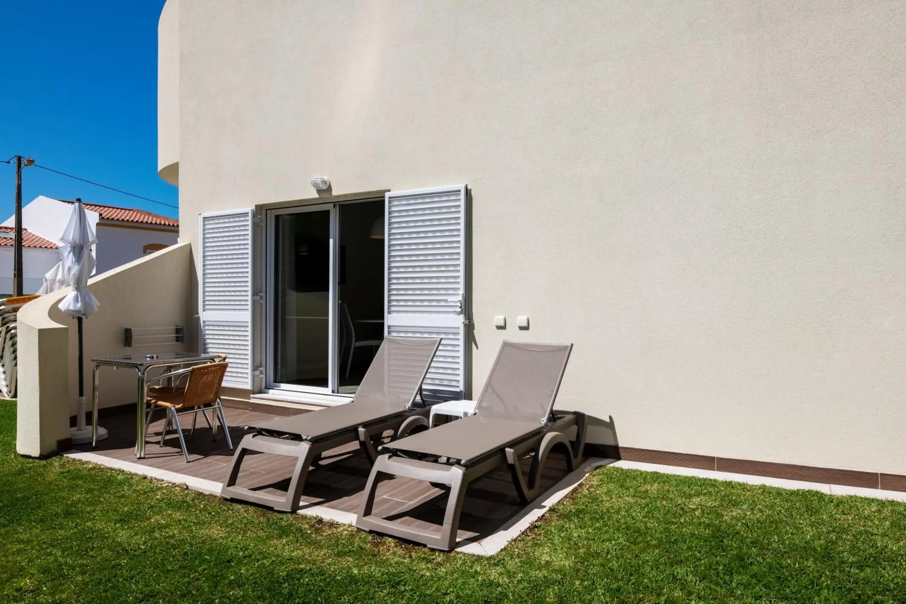 sunbed in AlvorMar Apartamentos Turisticos sunbed in AlvorMar Apartamentos Turisticos