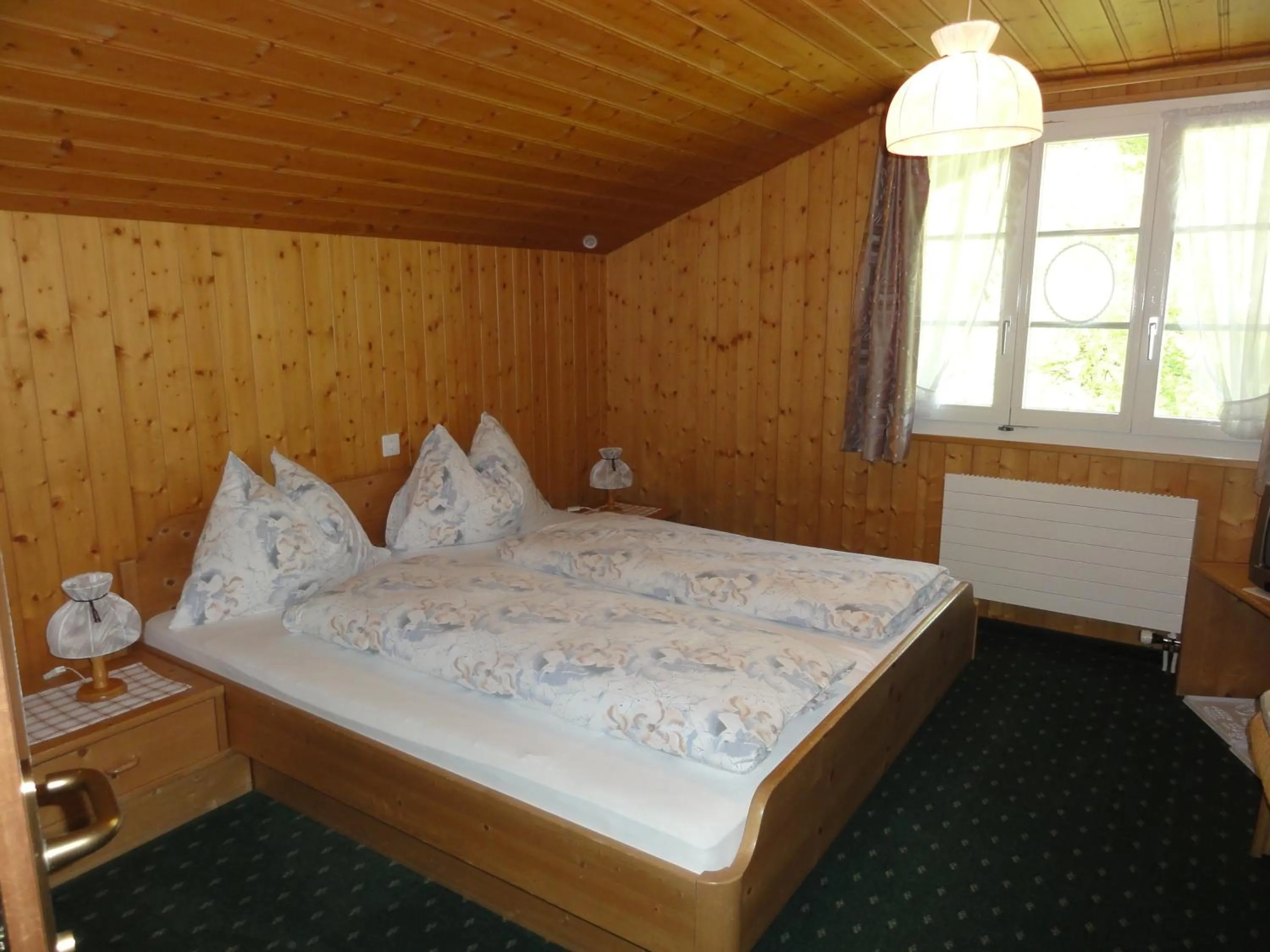Bed in Hotel Blümlisalp