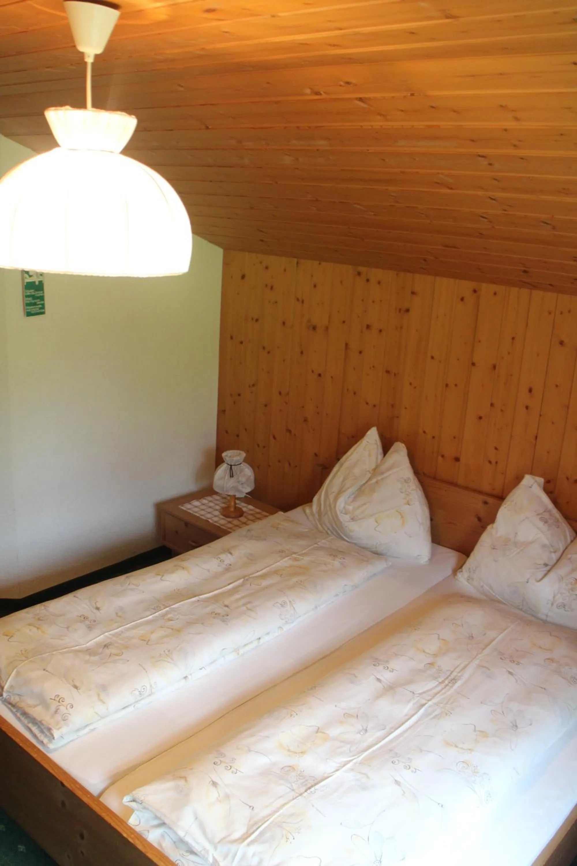 Bed in Hotel Blümlisalp