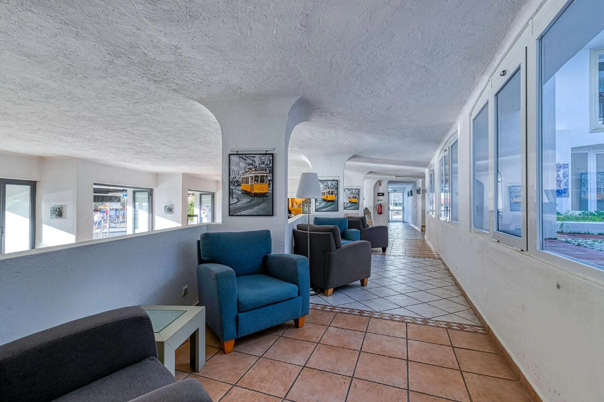 Communal lounge/ TV room in Hotel Carvoeiro Plaza