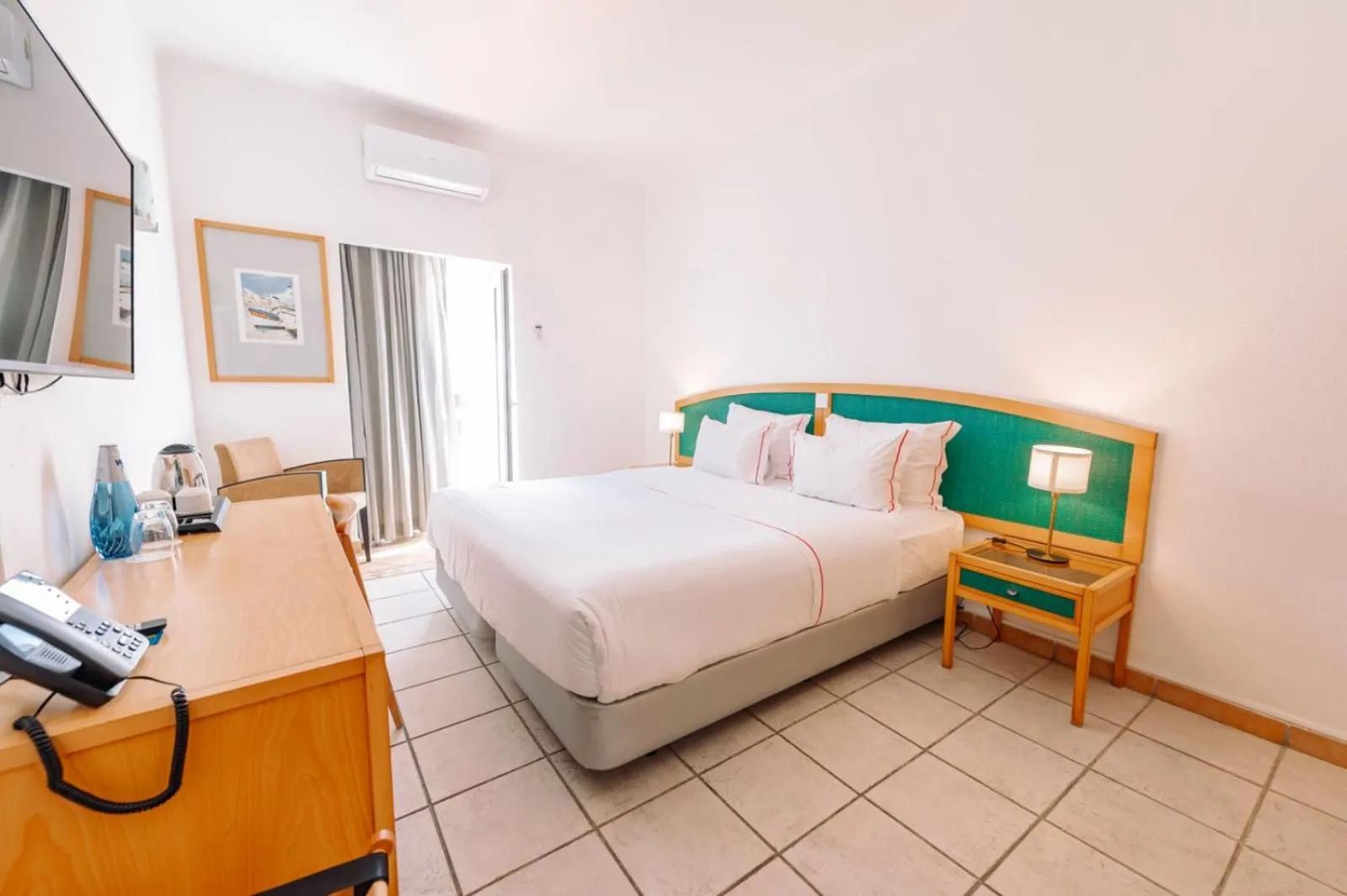 Bed in Hotel Carvoeiro Plaza