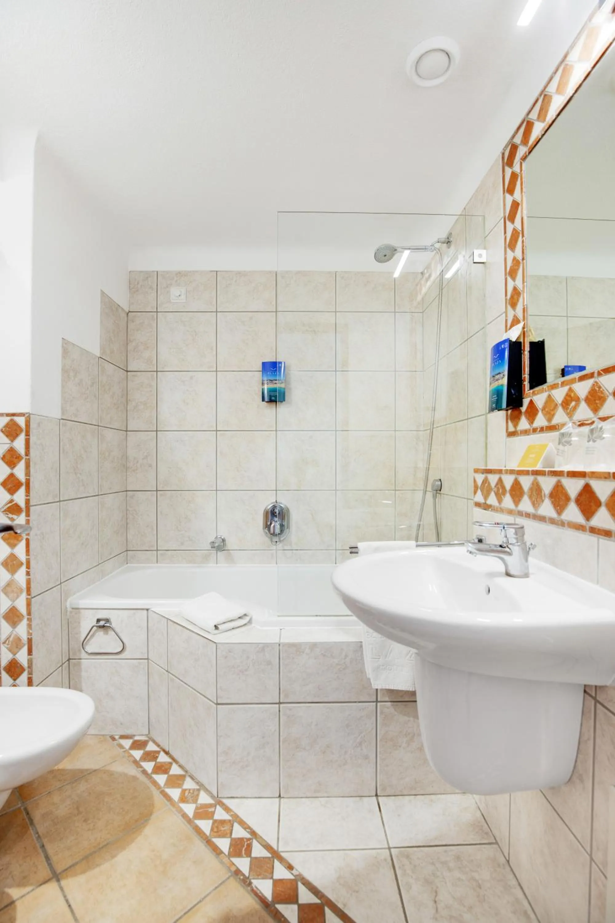 Toilet in Hotel Carvoeiro Plaza