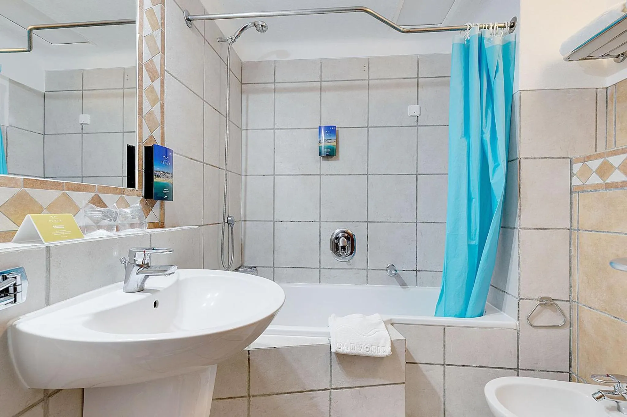 Bathroom in Hotel Carvoeiro Plaza