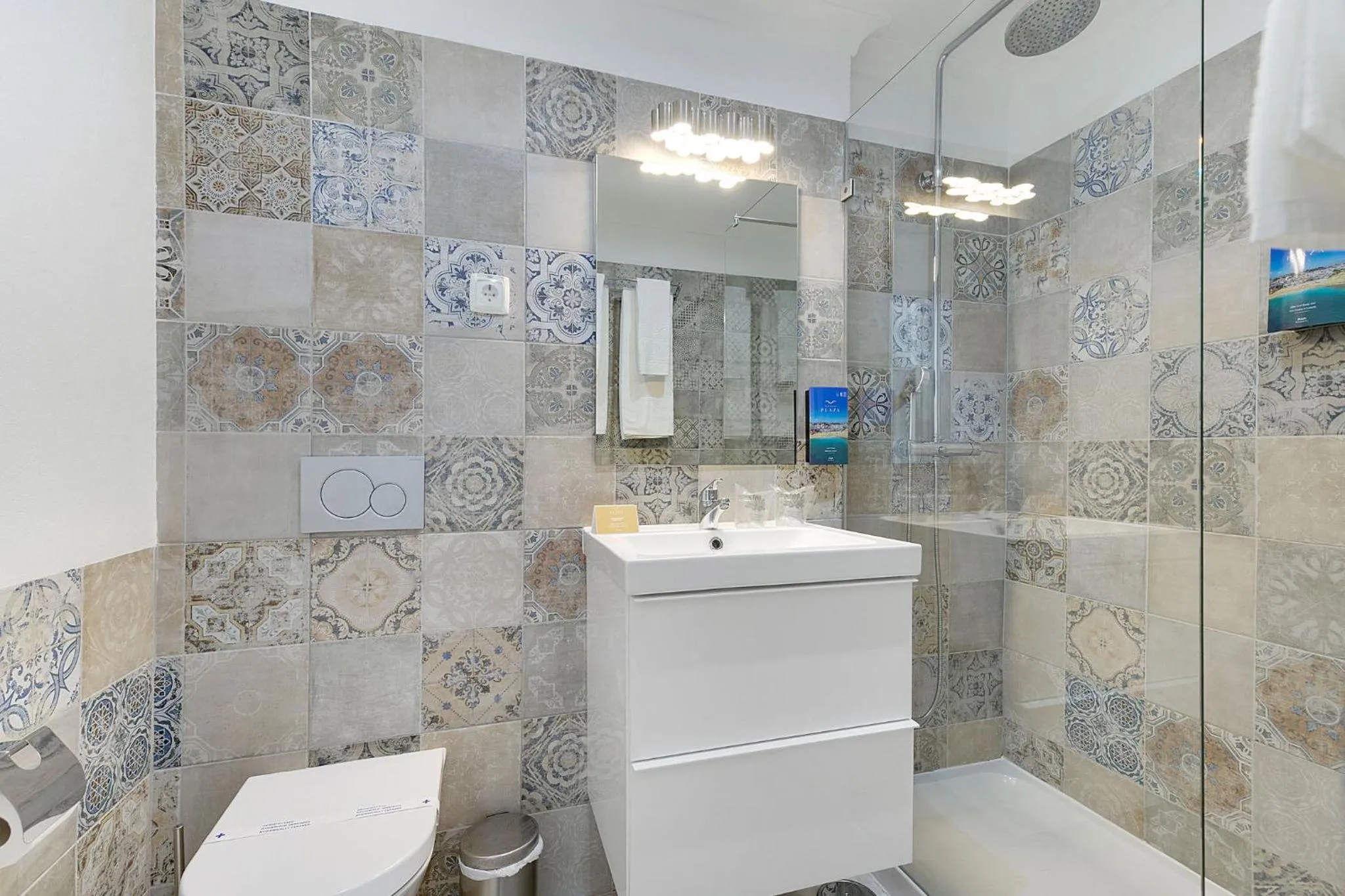 Shower in Hotel Carvoeiro Plaza