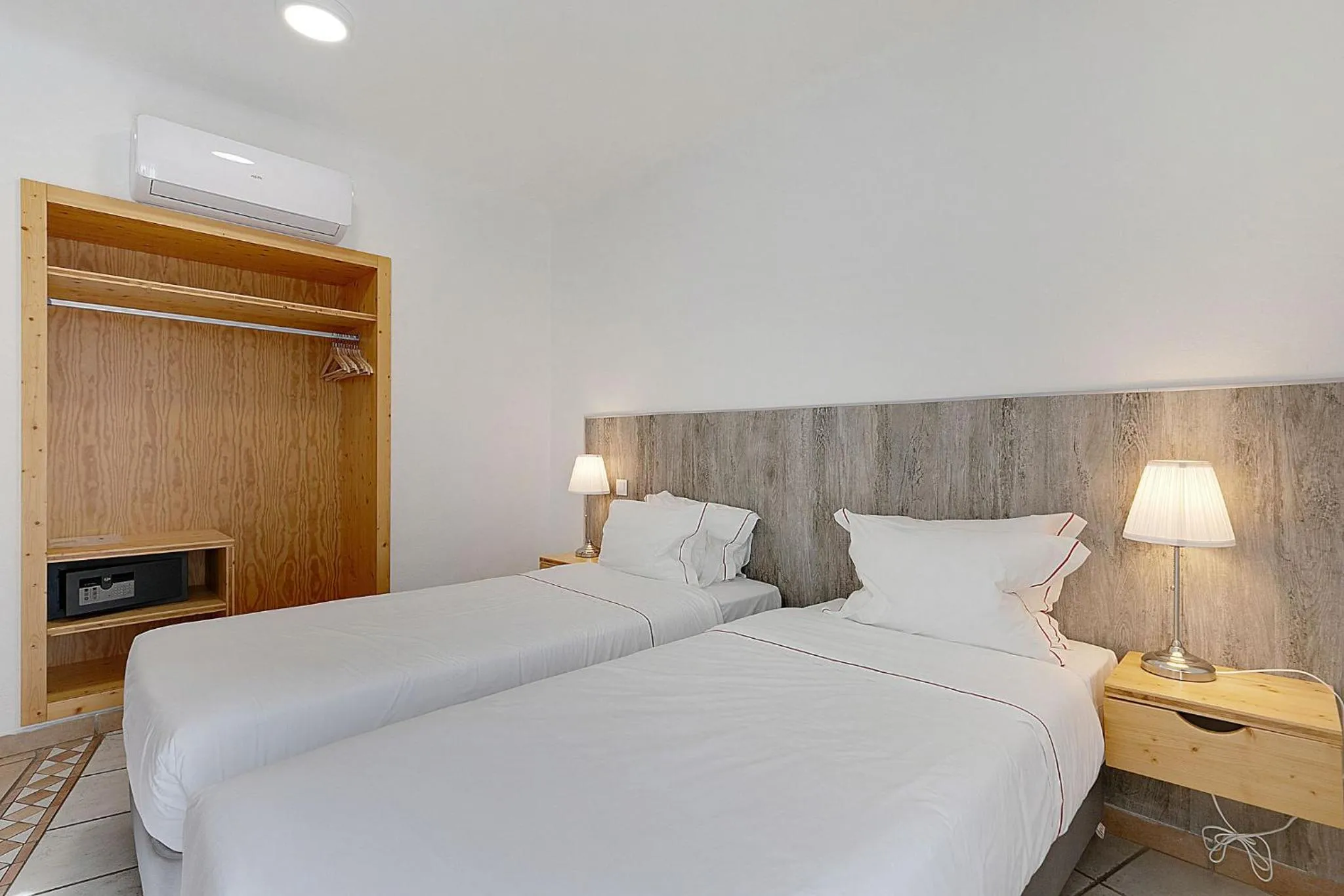 Bed in Hotel Carvoeiro Plaza