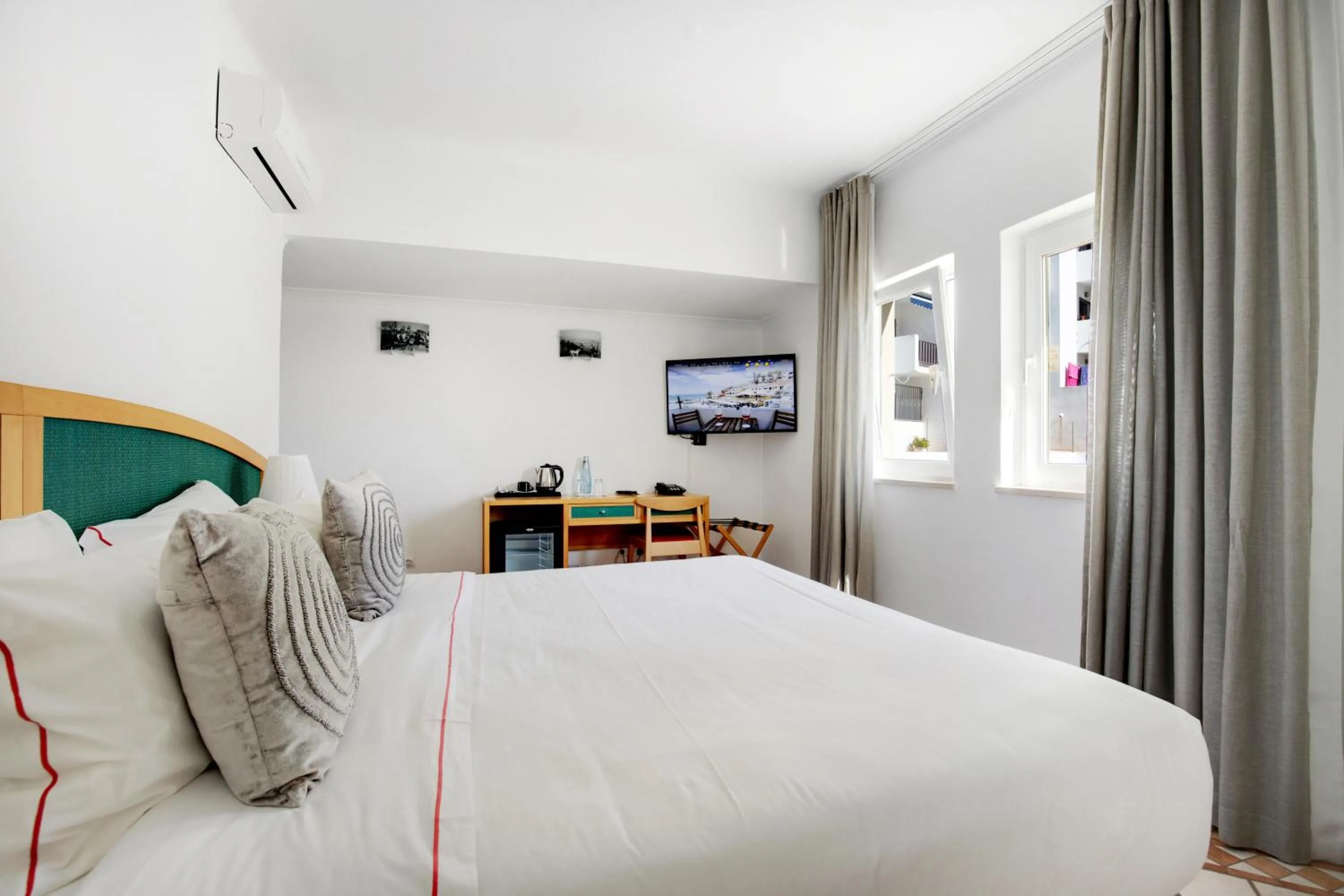 Bed in Hotel Carvoeiro Plaza