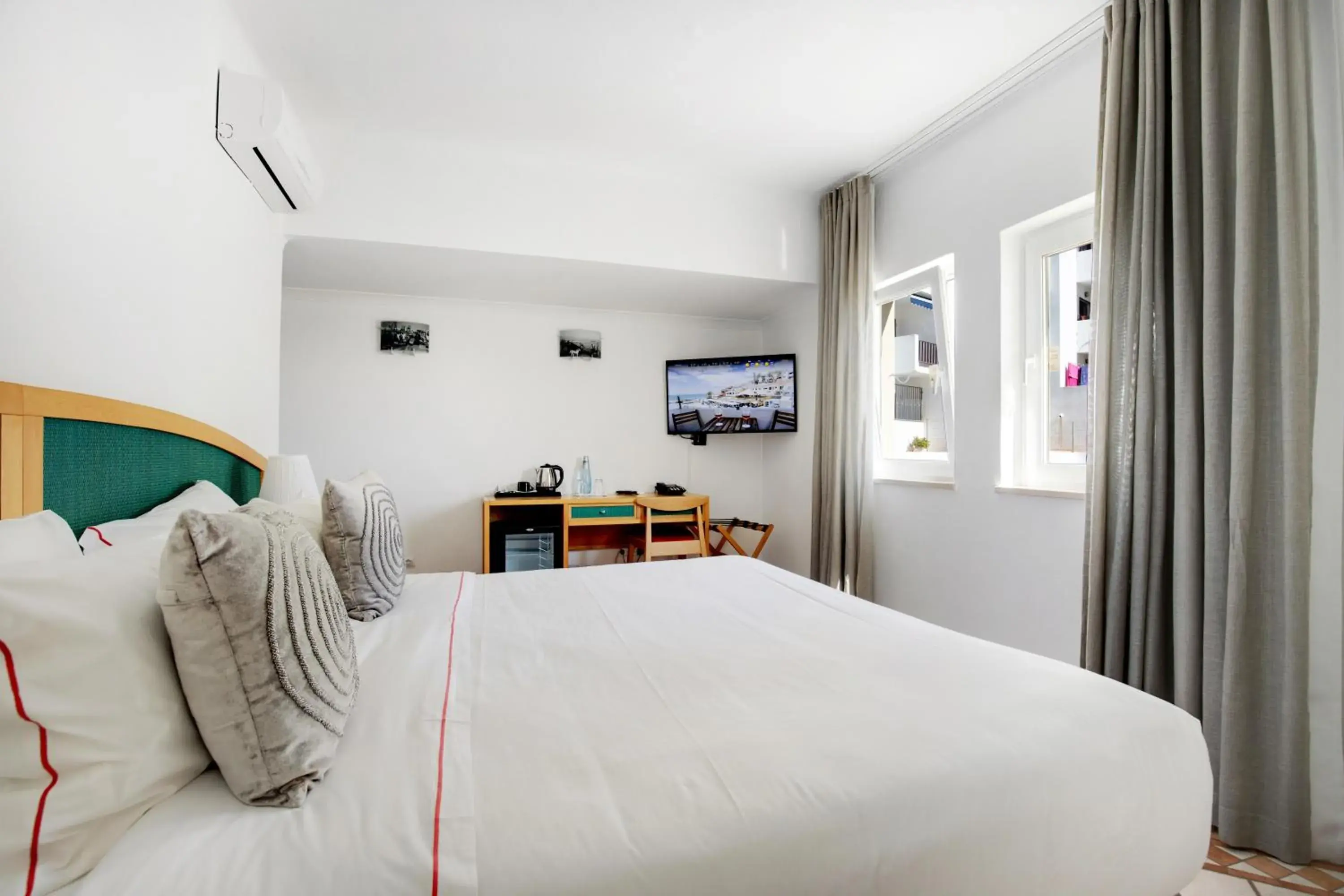 Double or Twin Room with Pool View in Hotel Carvoeiro Plaza Double or Twin Room with Pool View in Hotel Carvoeiro Plaza