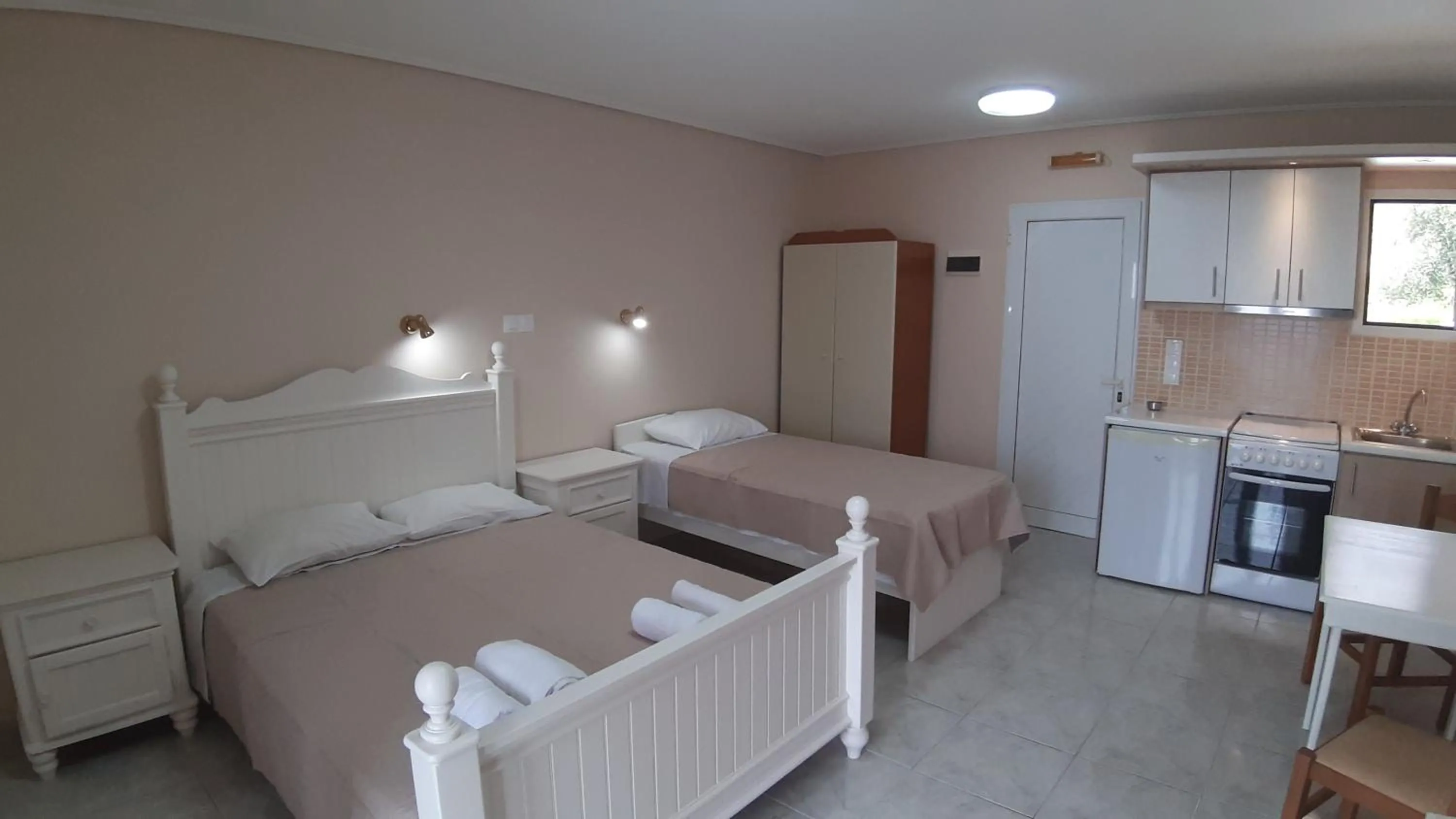 Photo of the whole room in eleni studios