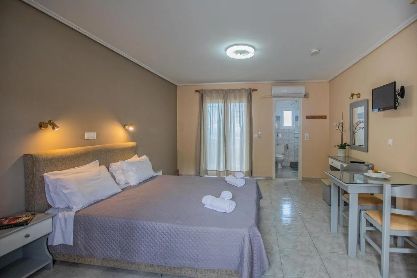 Photo of the whole room in eleni studios