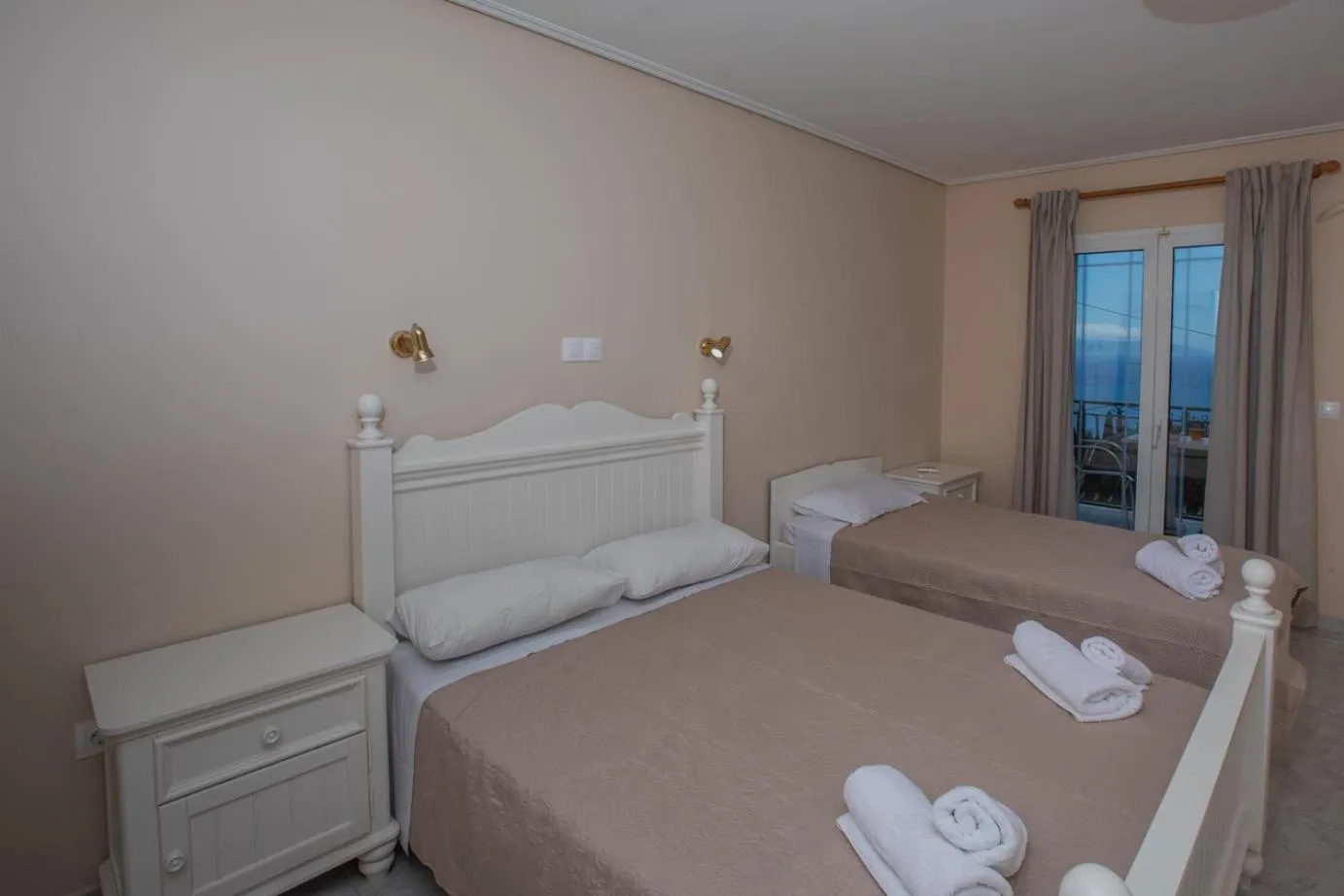 Bed in eleni studios