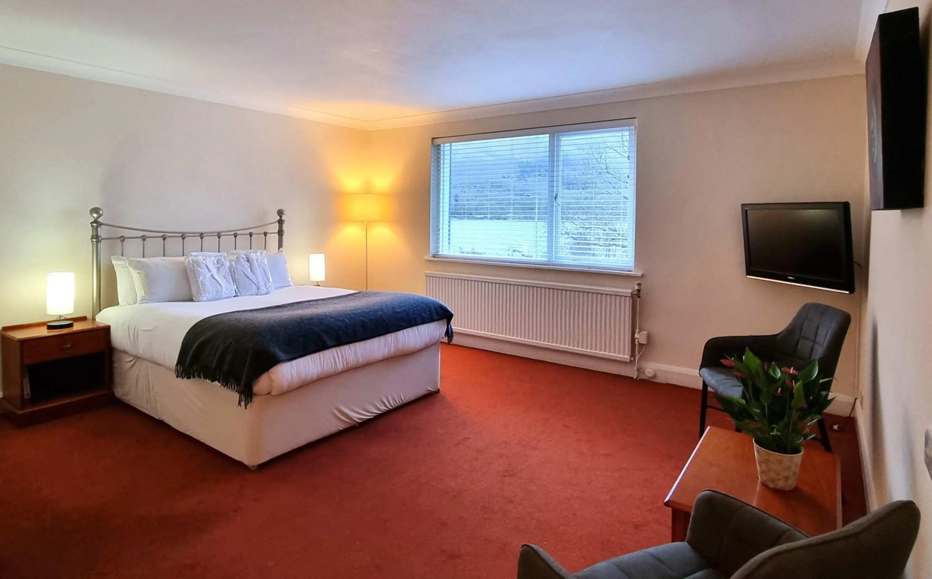 Bedroom, Bed in The Four Seasons Hotel