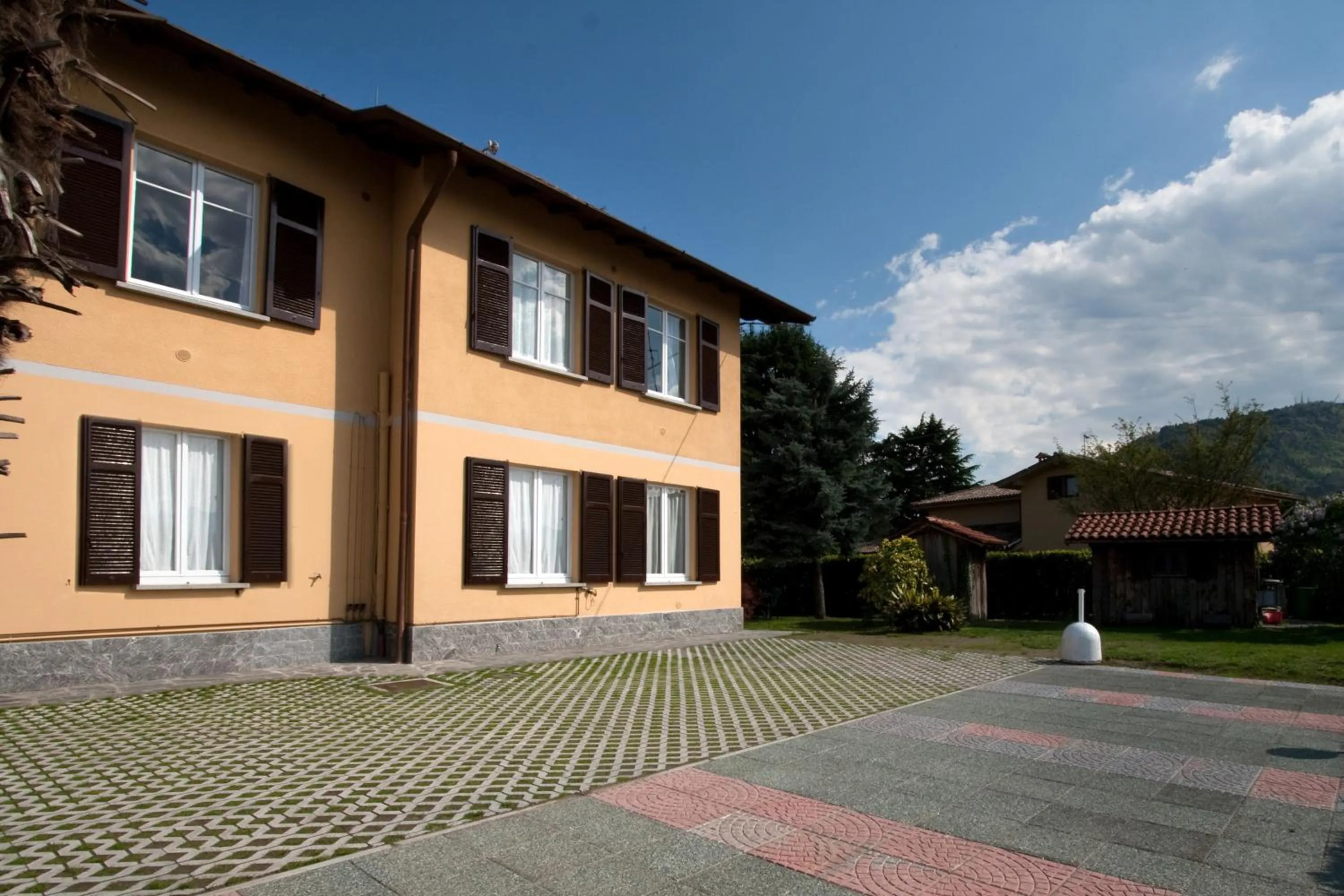 Property building in Appartamenti Casa La Rosa