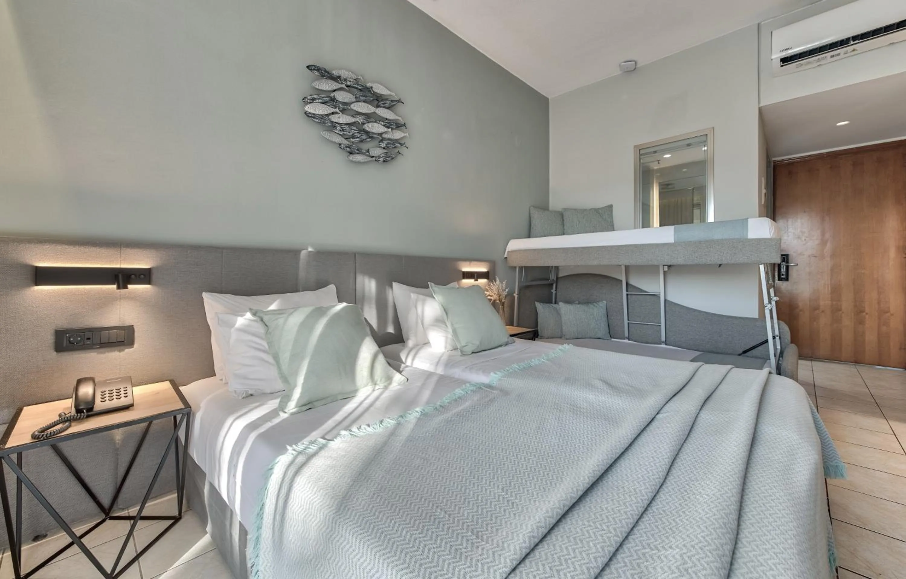 Photo of the whole room, Bed in Contessa Hotel