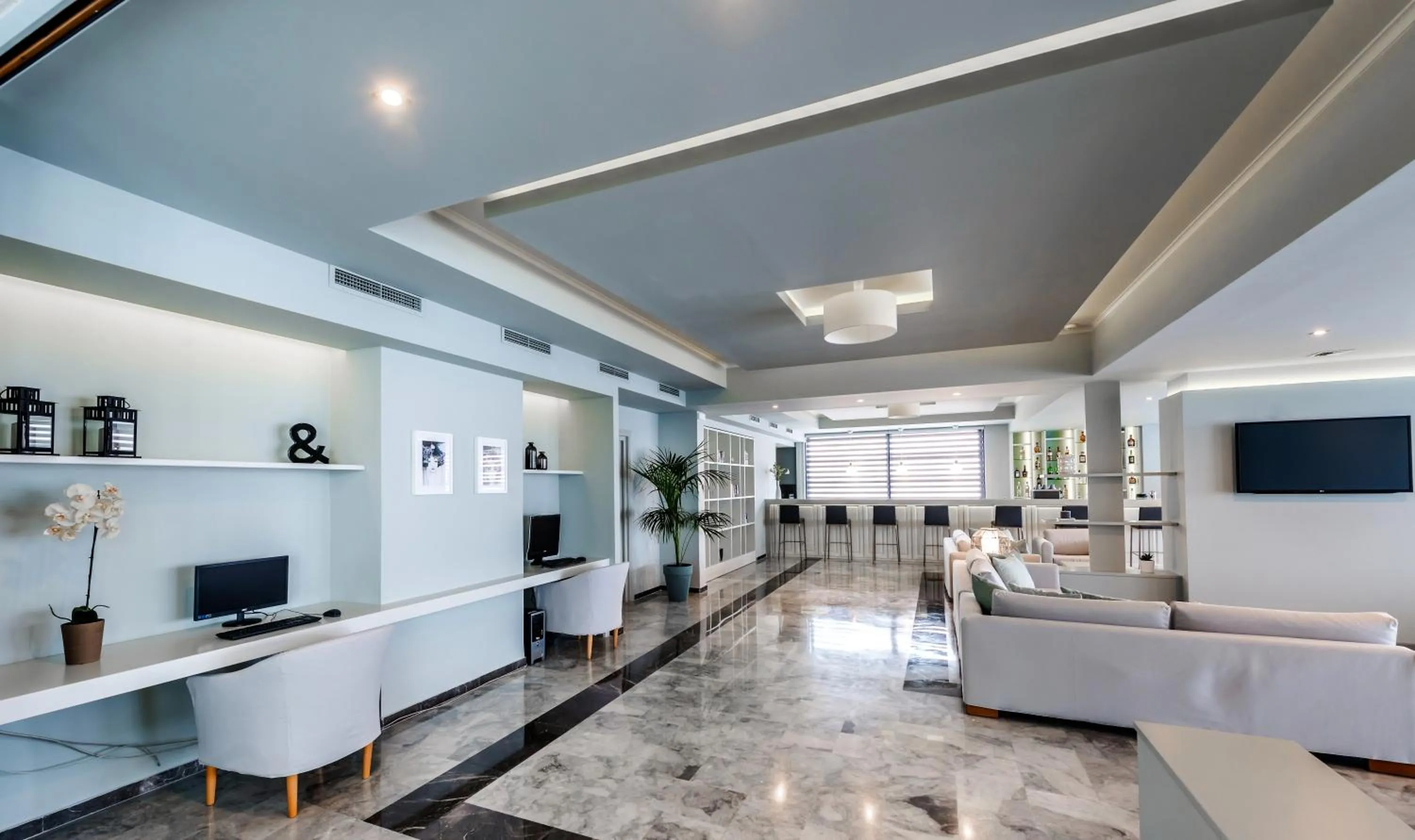 Seating area in Contessa Hotel