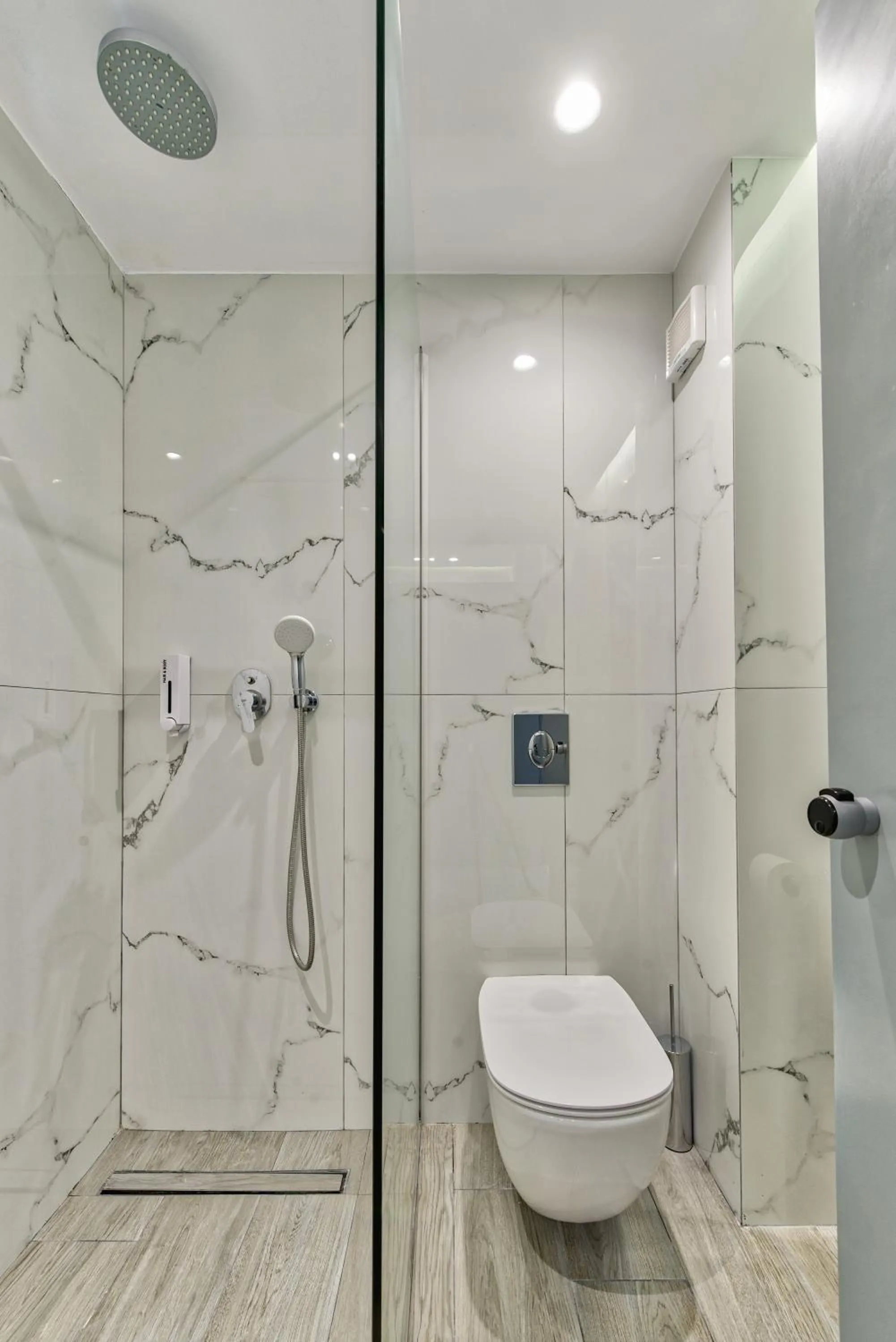 Shower in Contessa Hotel