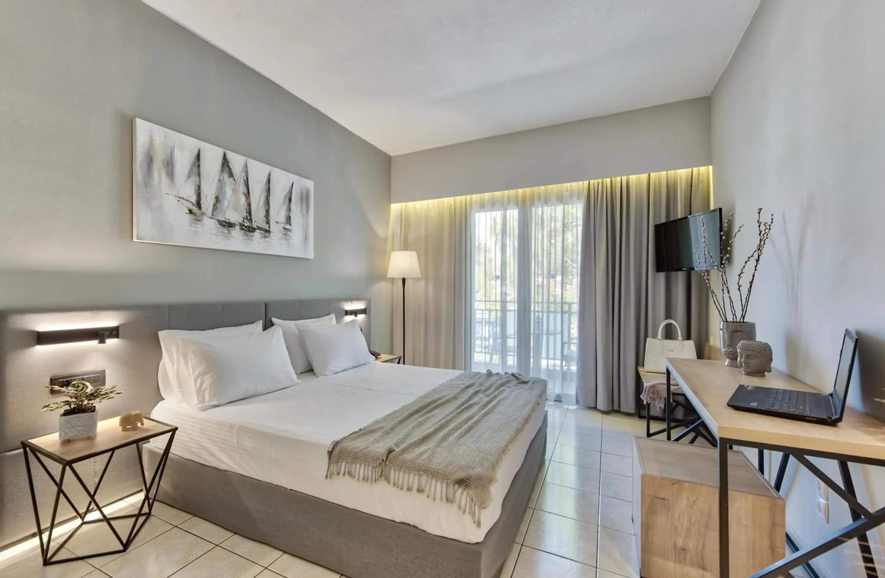 Bed in Contessa Hotel Bed in Contessa Hotel