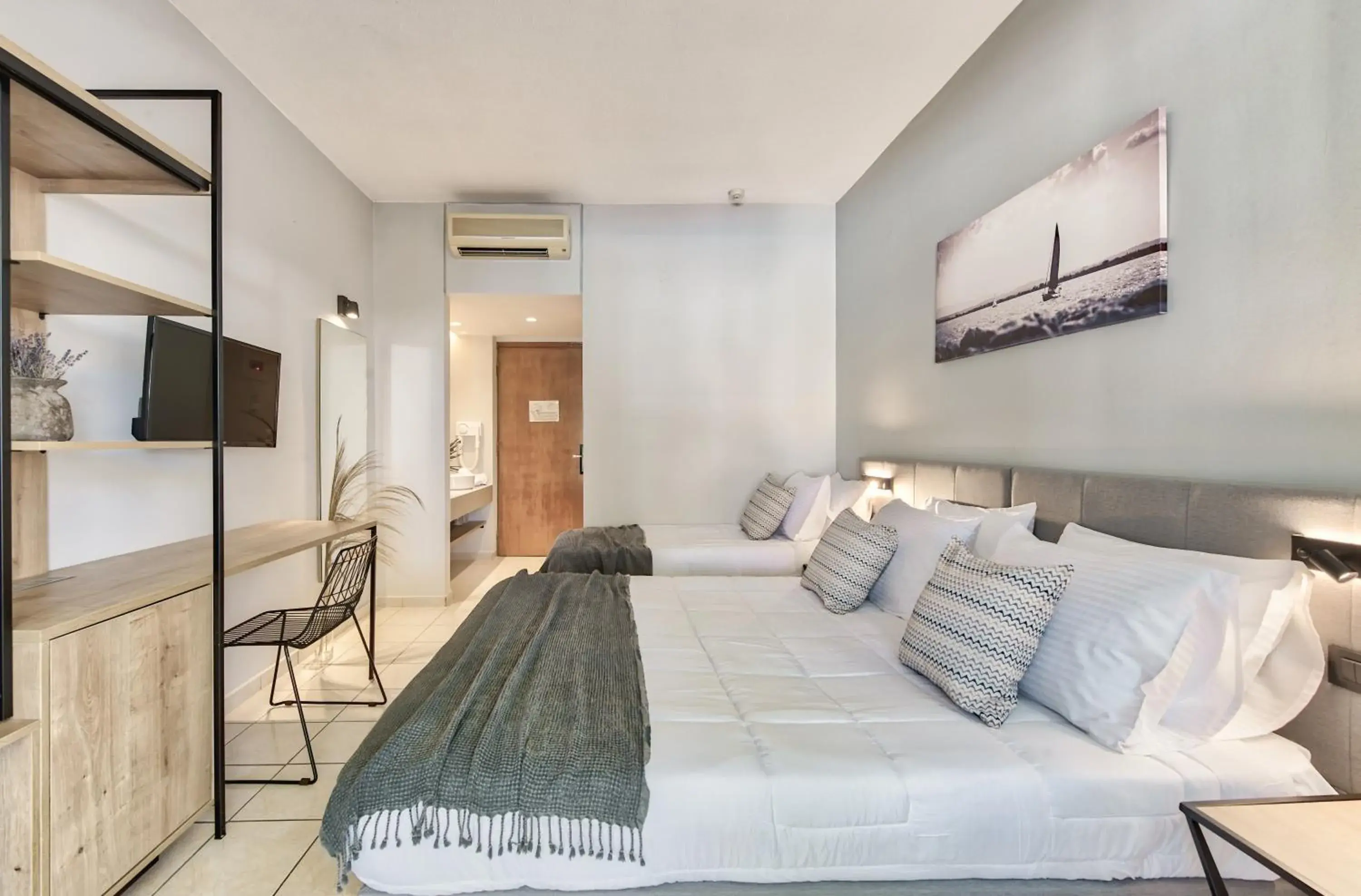 Bed in Contessa Hotel Bed in Contessa Hotel