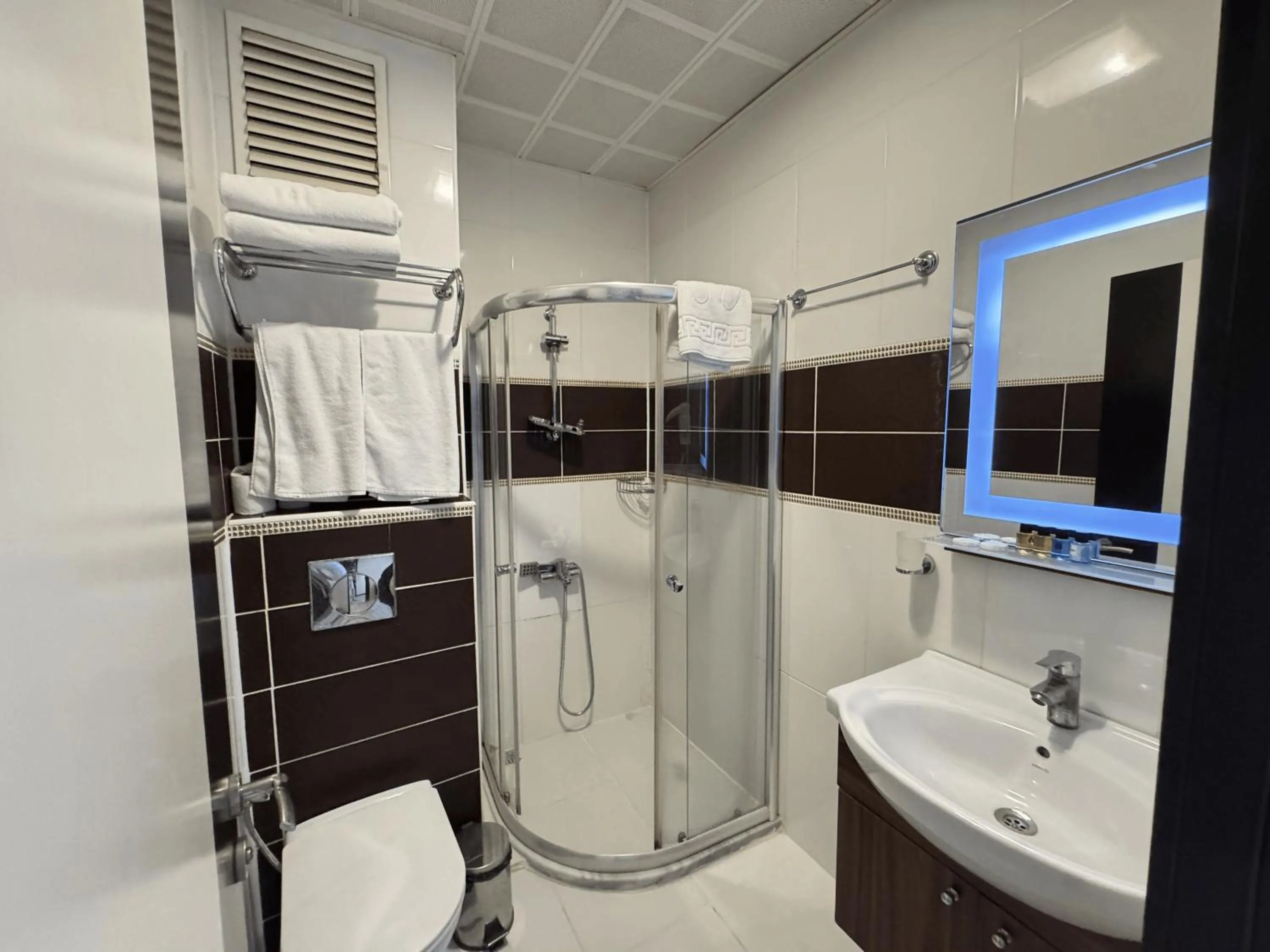 Shower in Hotel Bulvar Istanbul