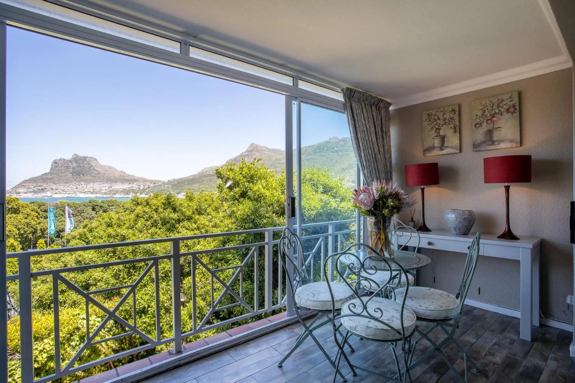dk villas 1 Harbour View Hout Bay