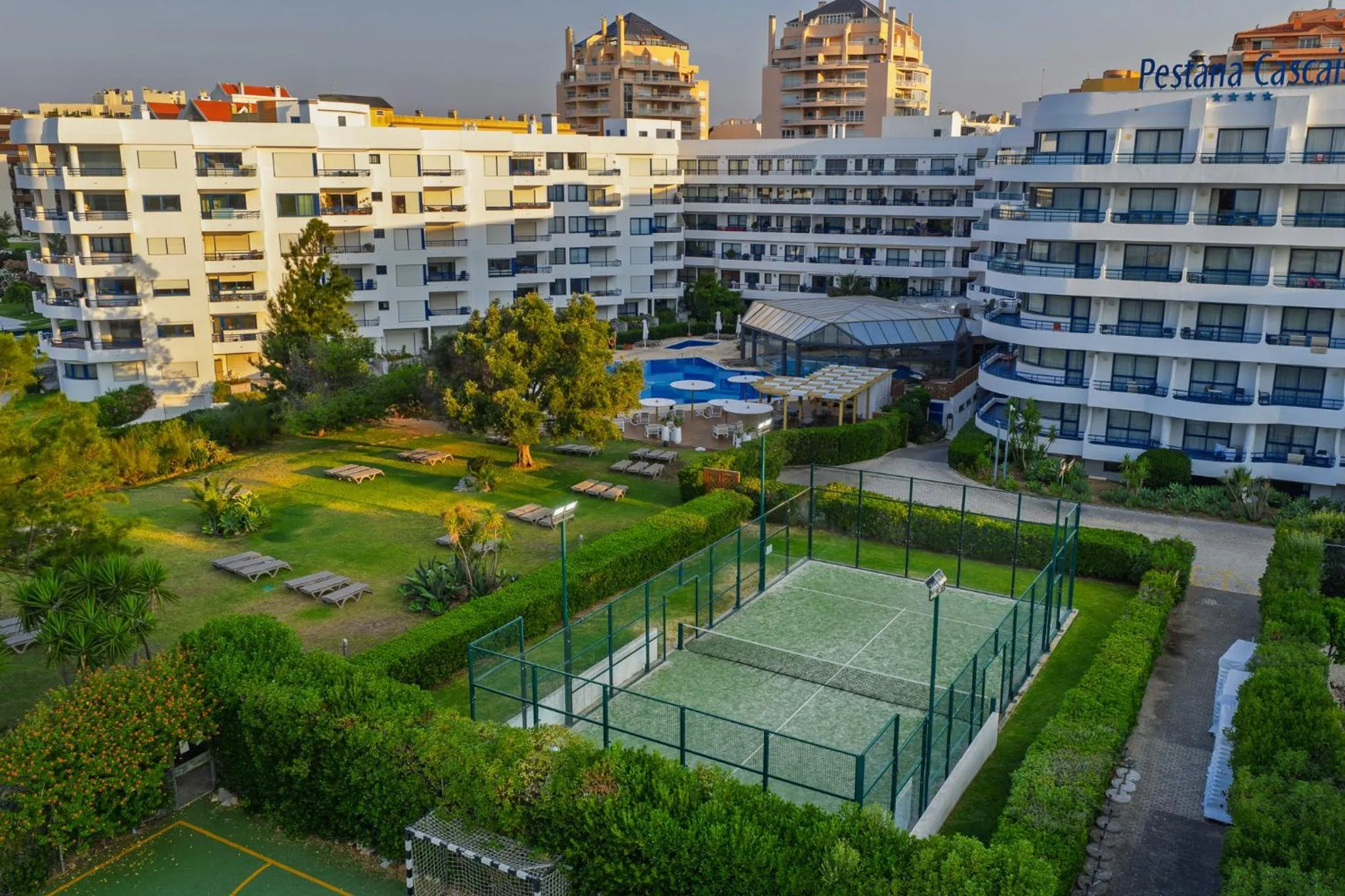Tennis court in Hotel Pestana Cascais Ocean & Conference Aparthotel