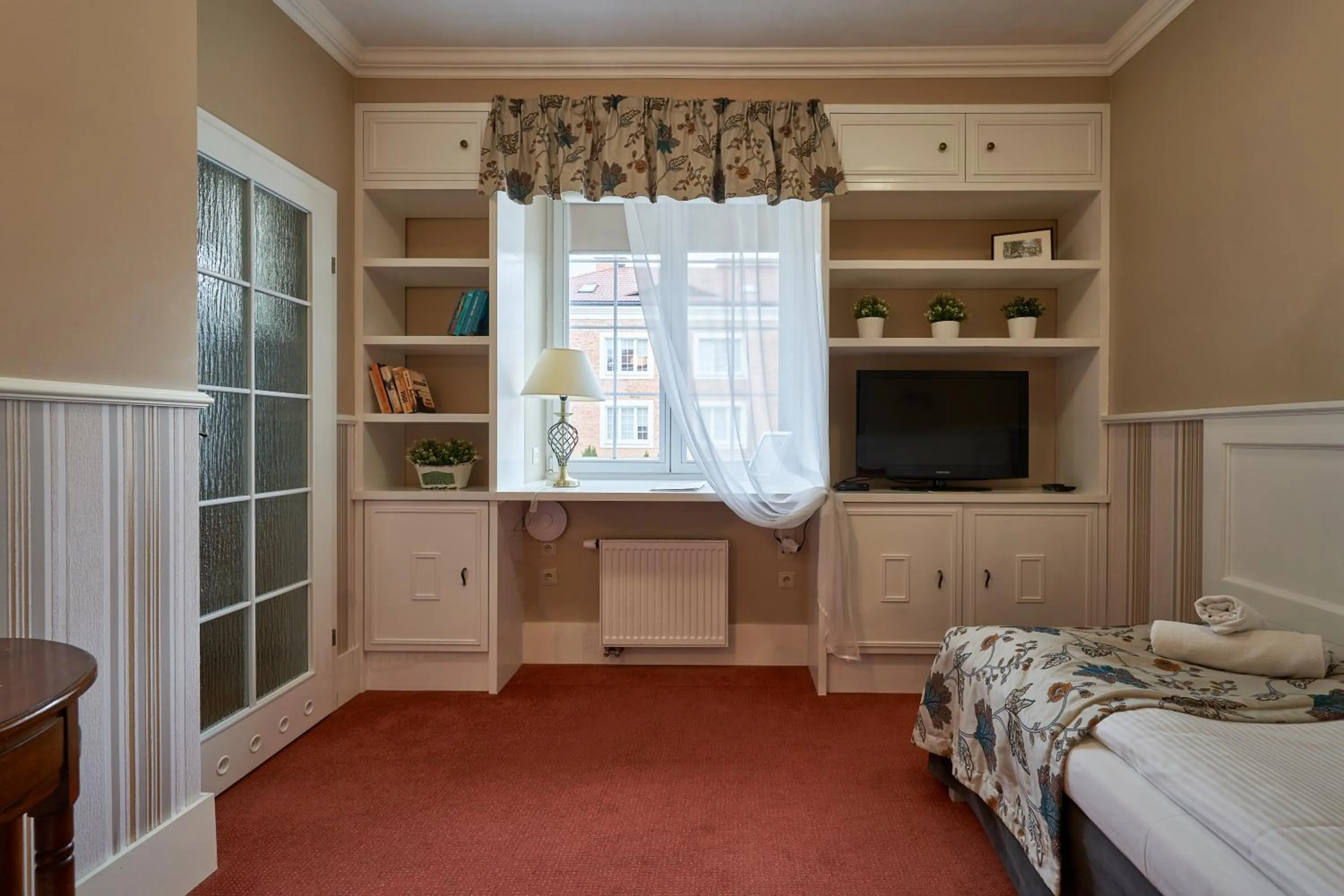 Bed in American House Hennela