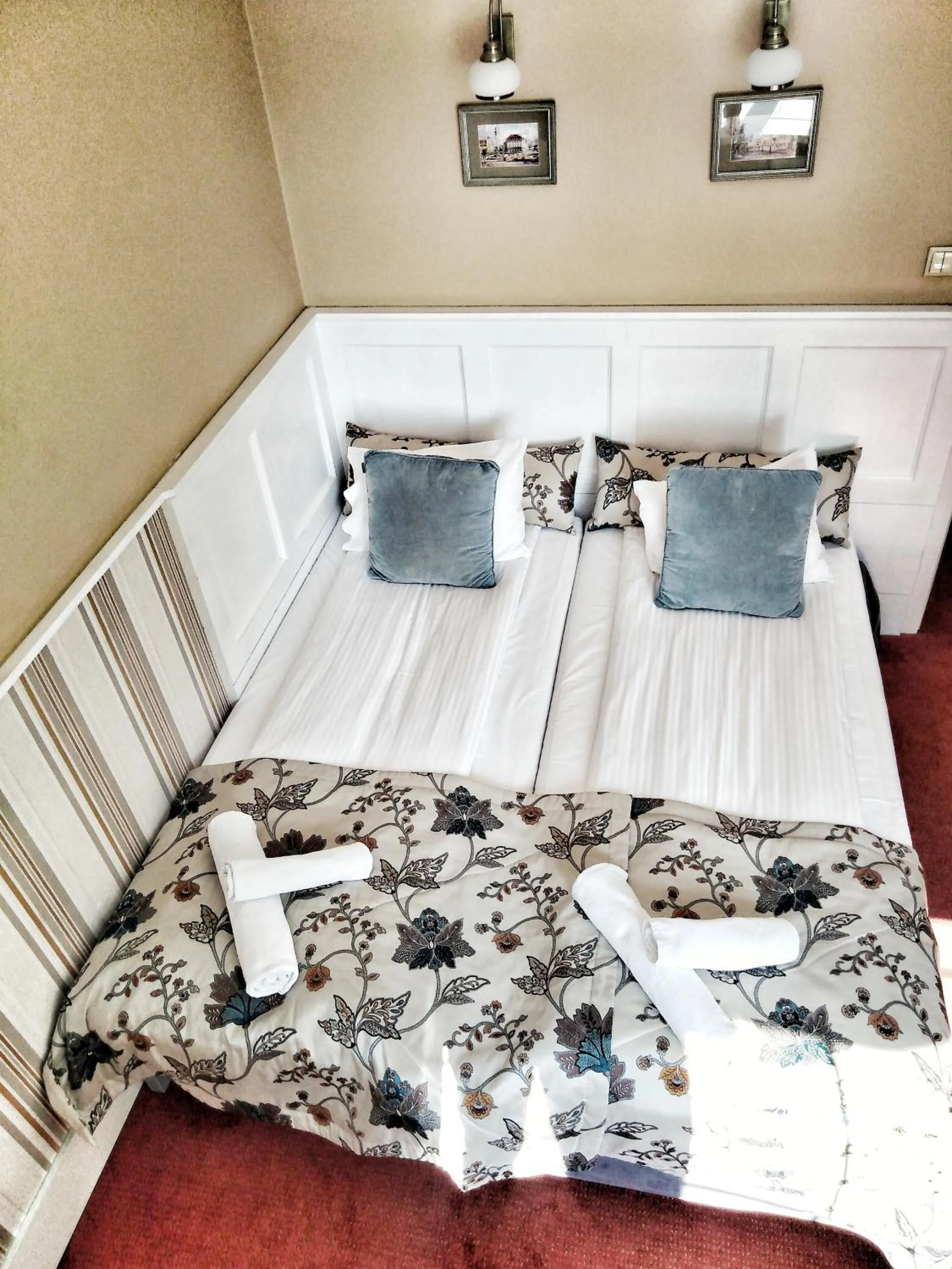 Bed in American House Hennela