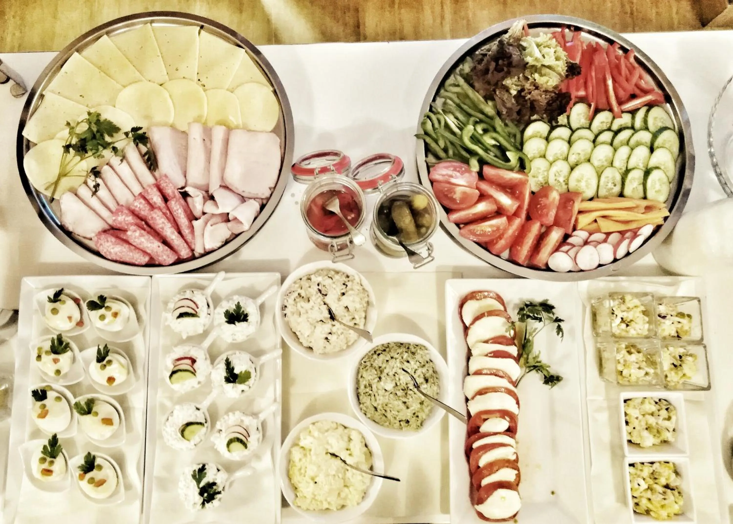 Buffet breakfast in American House Hennela