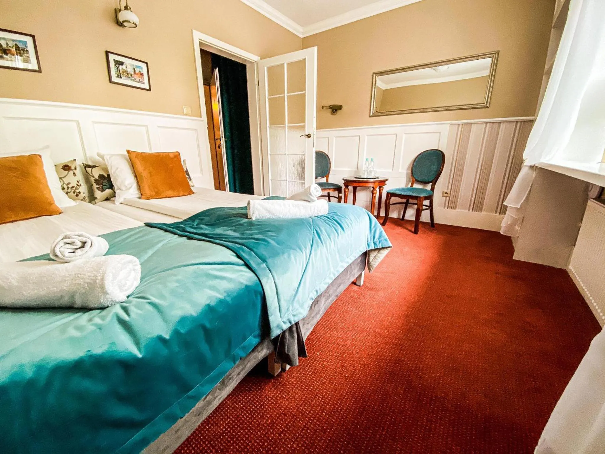 Photo of the whole room, Bed in American House Hennela