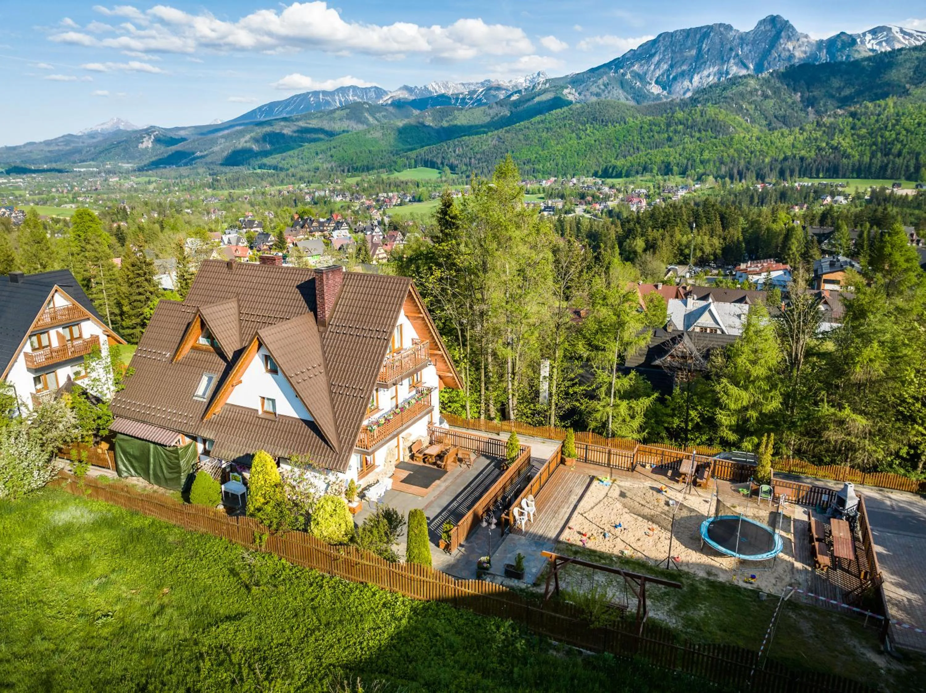 Property building in Górski Pałacyk Kompleks obiektów