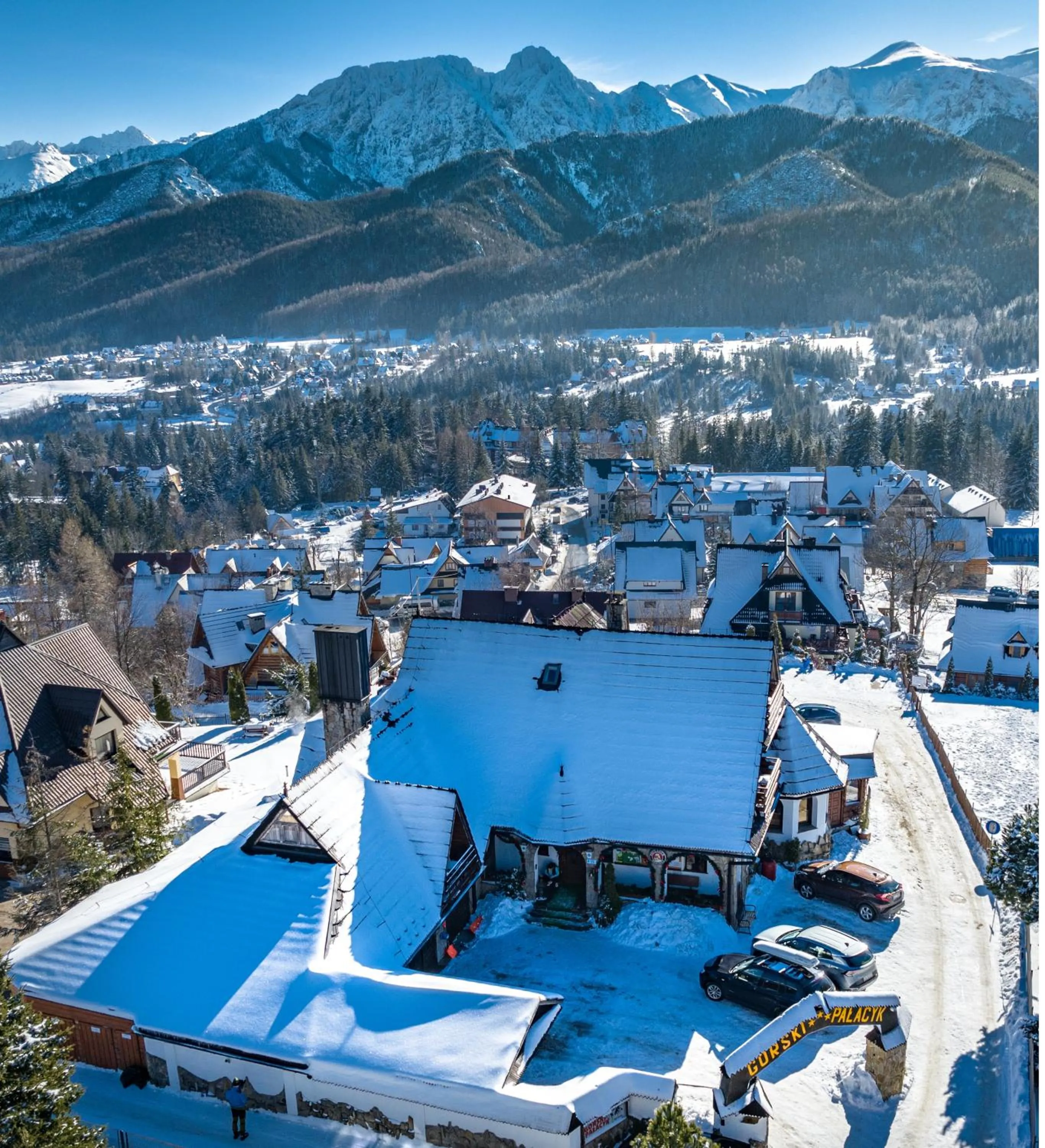 Property building in Górski Pałacyk Kompleks obiektów