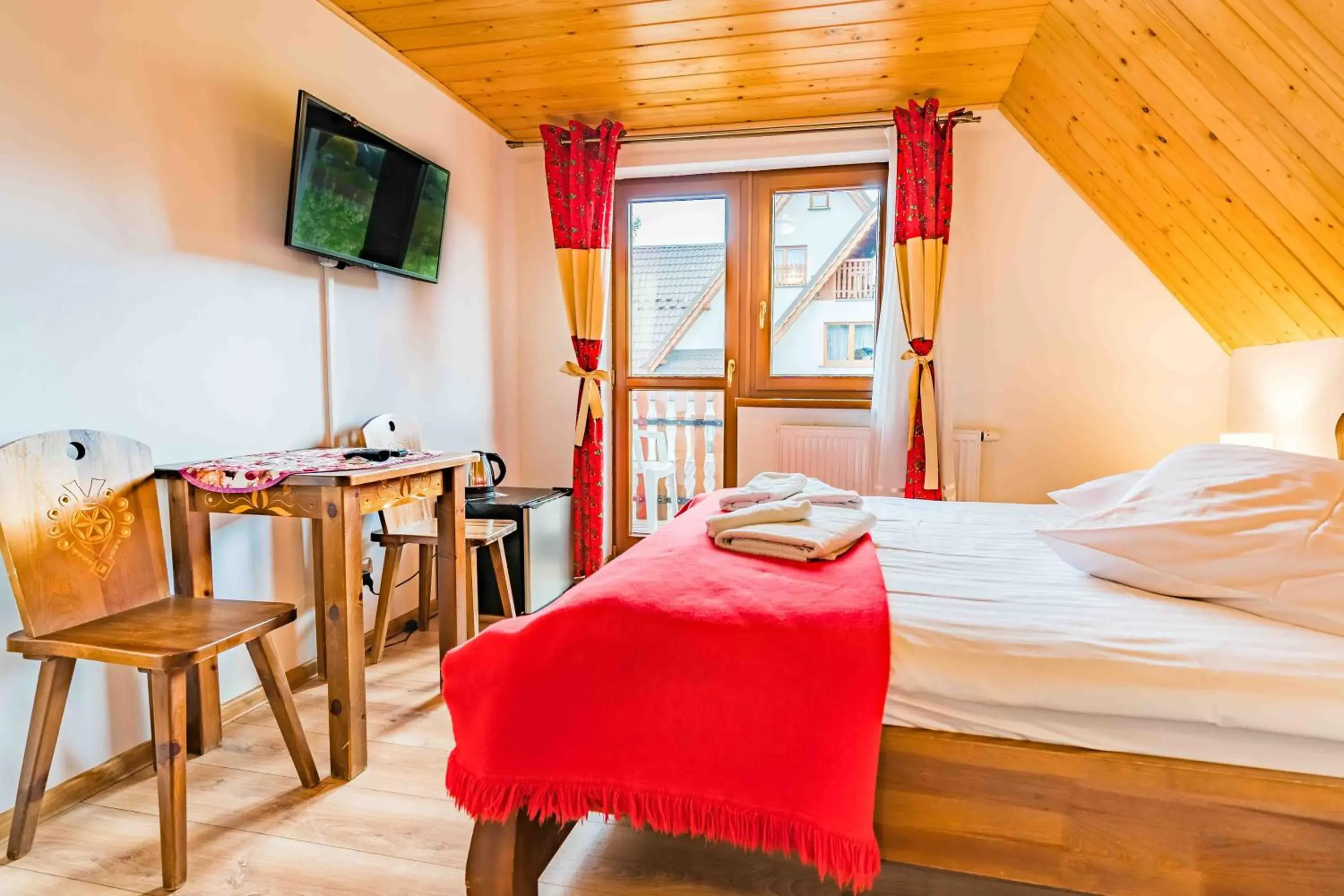 Small Double Room - single occupancy in Górski Pałacyk Kompleks obiektów Small Double Room - single occupancy in Górski Pałacyk Kompleks obiektów