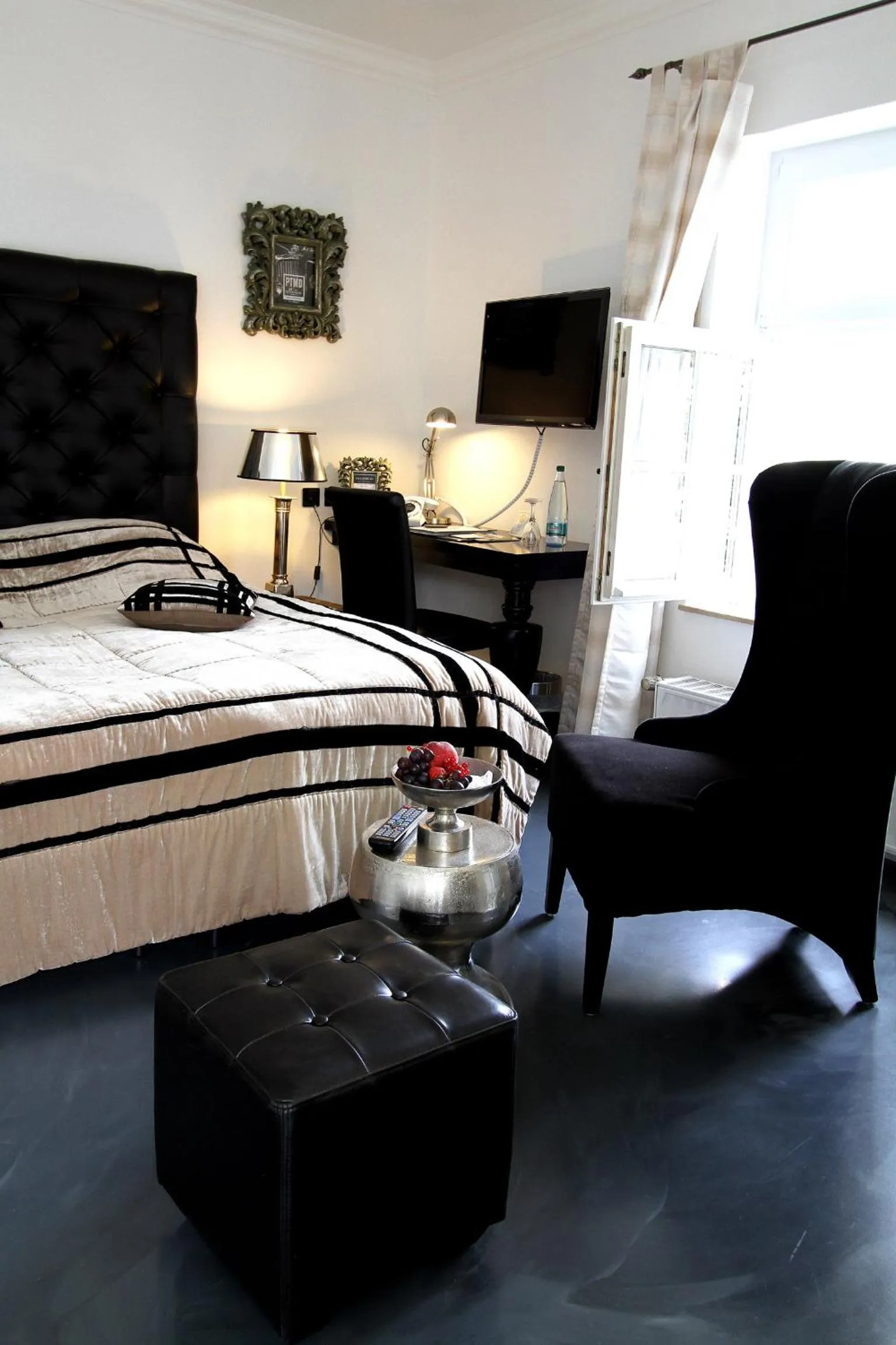 TV and multimedia, Bed in VILLA ADELEes BOUTIQUE HOTEL