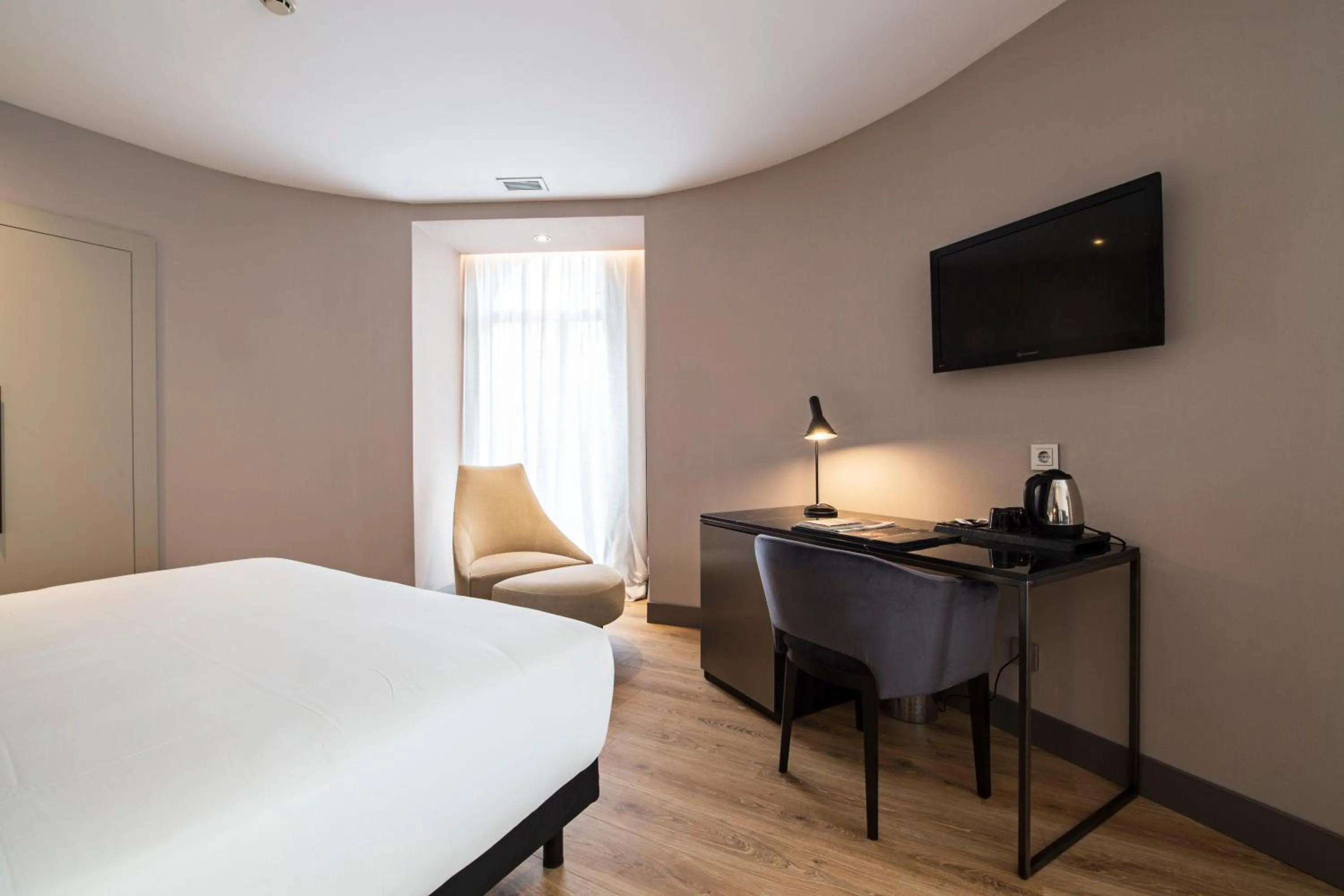 Photo of the whole room, Bed in Zenit Lisboa