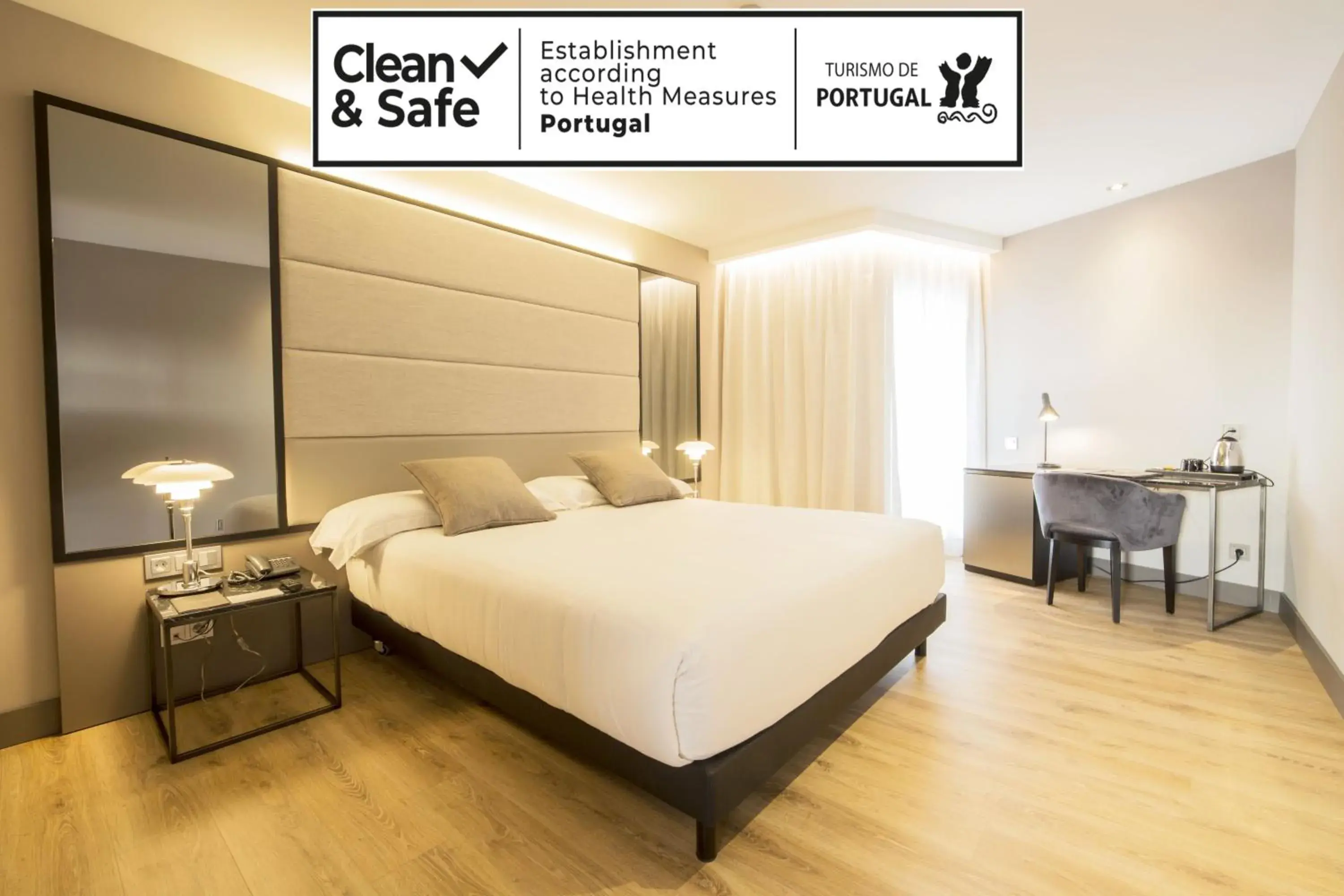 Photo of the whole room, Bed in Zenit Lisboa Photo of the whole room, Bed in Zenit Lisboa