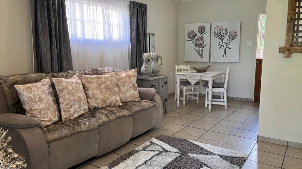 Living room in River Rock Lodge