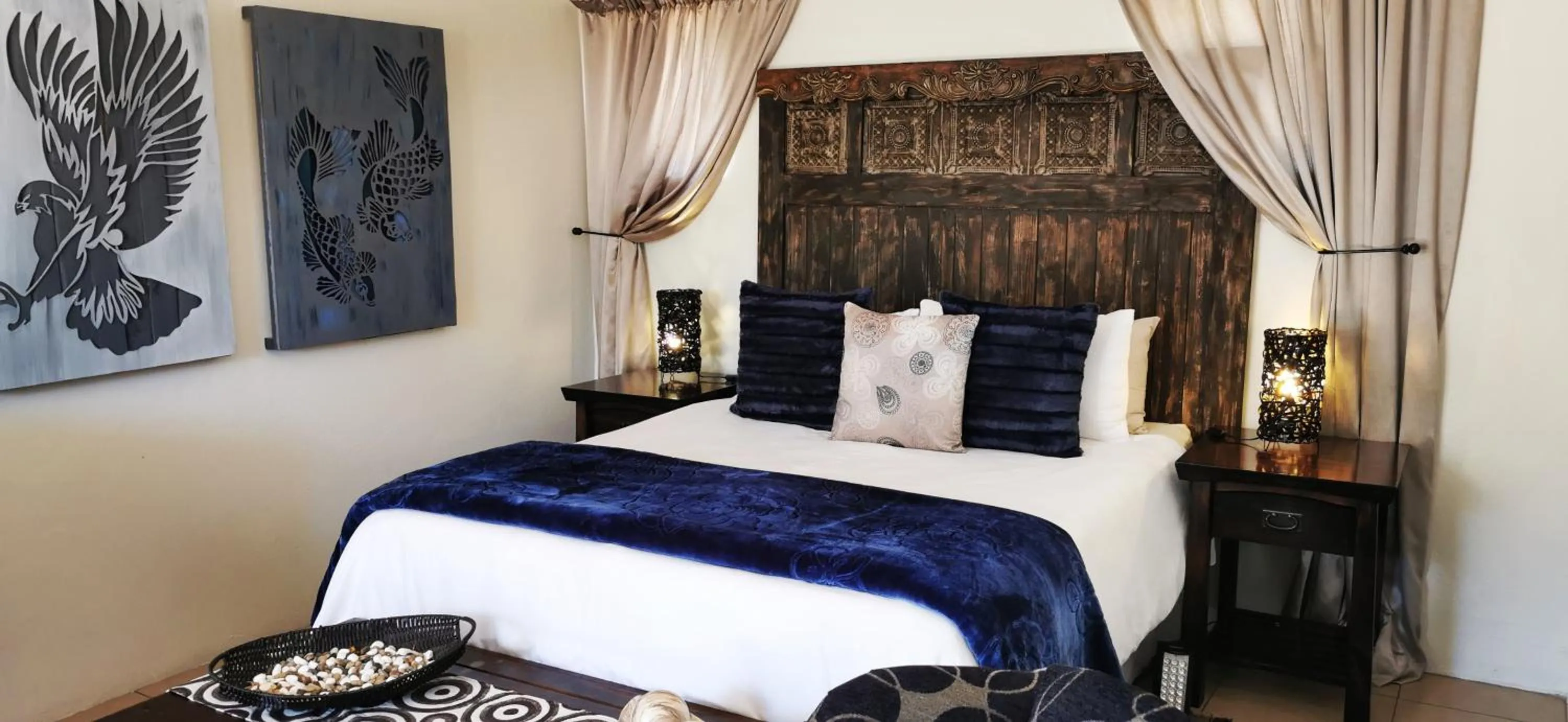 Bedroom, Bed in River Rock Lodge