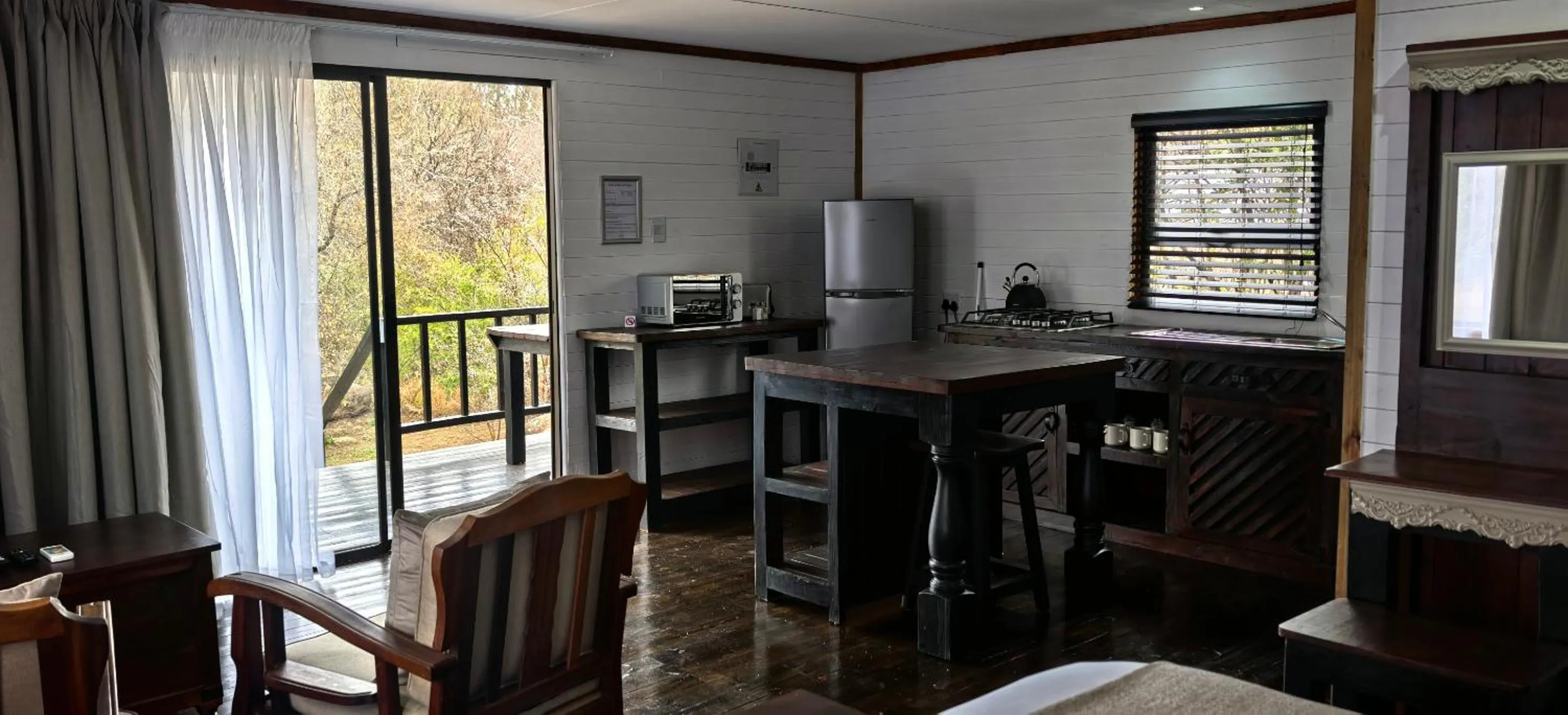 Kitchen or kitchenette in River Rock Lodge